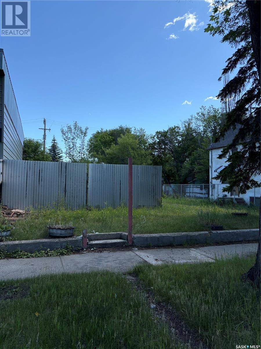 Saskatoon, SK S7M2E1,320 K AVENUE S
