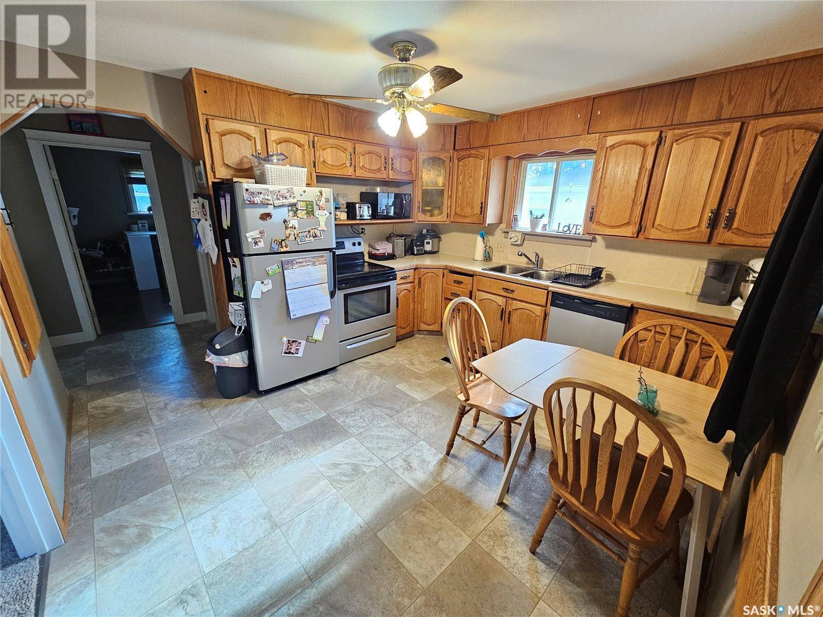 Moose Jaw, SK S6H5J6,823 Duffield STREET W