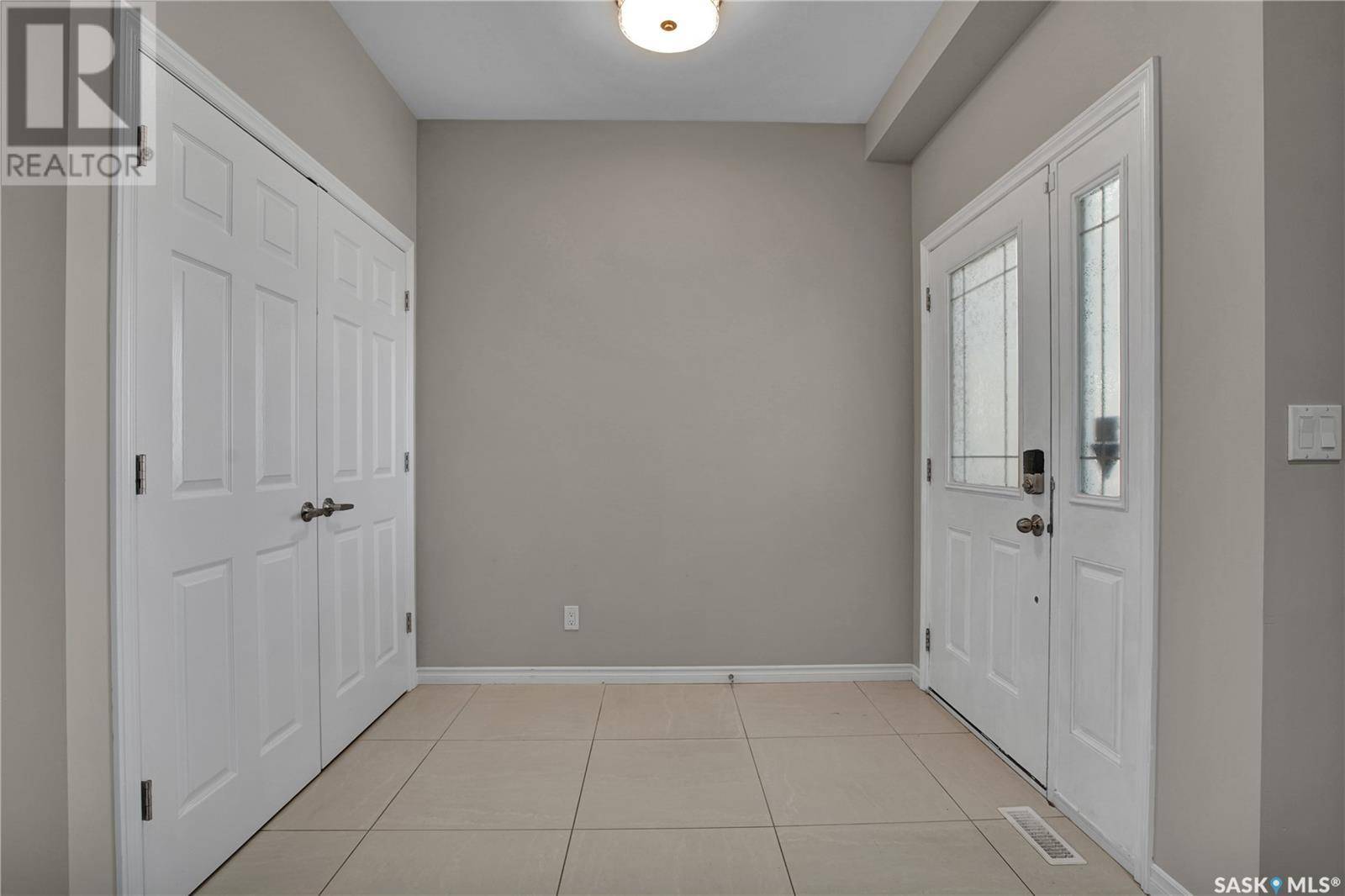 Saskatoon, SK S7L2N6,1008 K AVENUE N