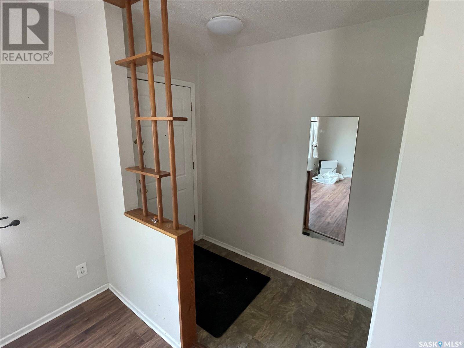 Saskatoon, SK S7H0P8,520 8th STREET E