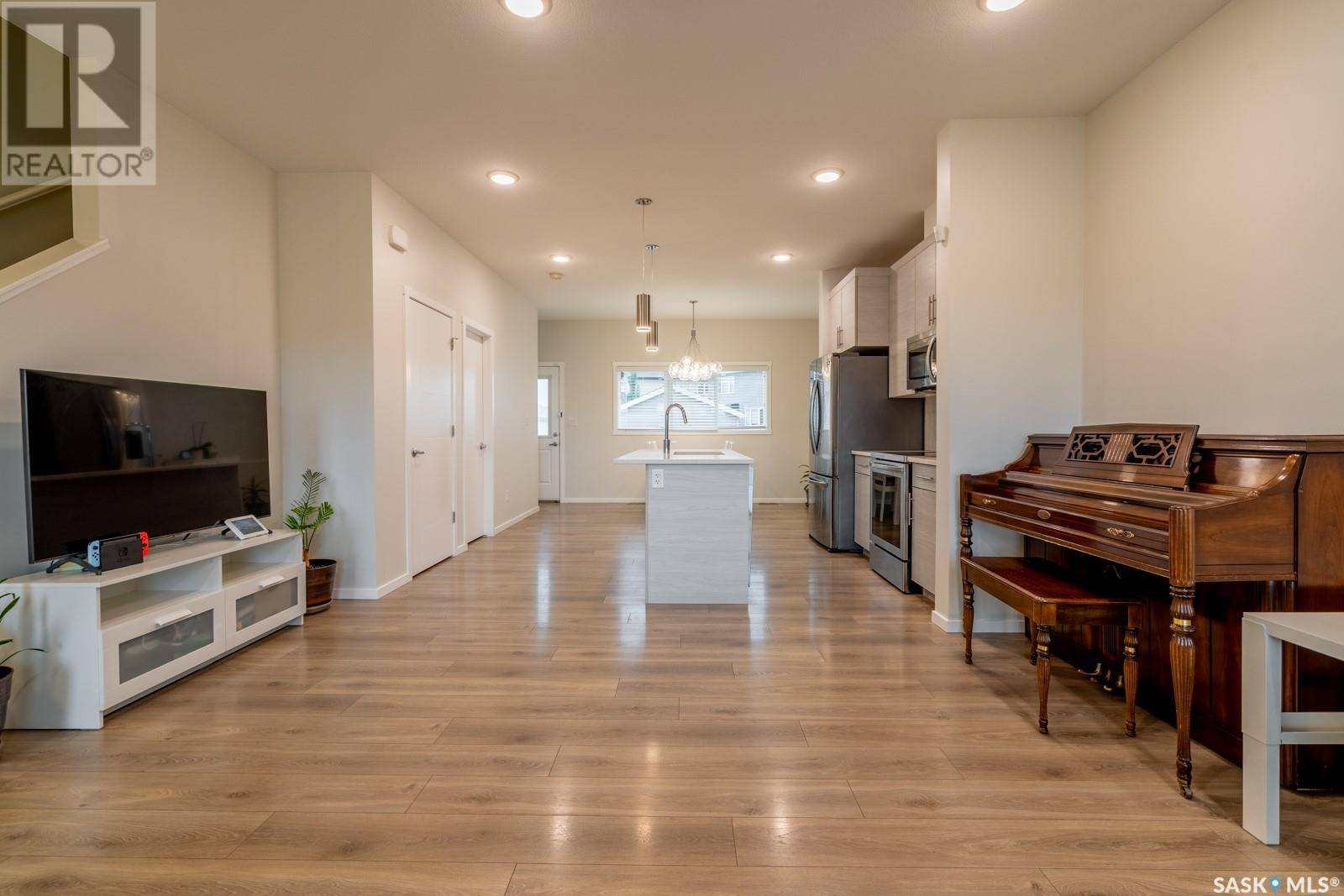 Regina, SK S4V3S5,5008 Primrose Green DRIVE E