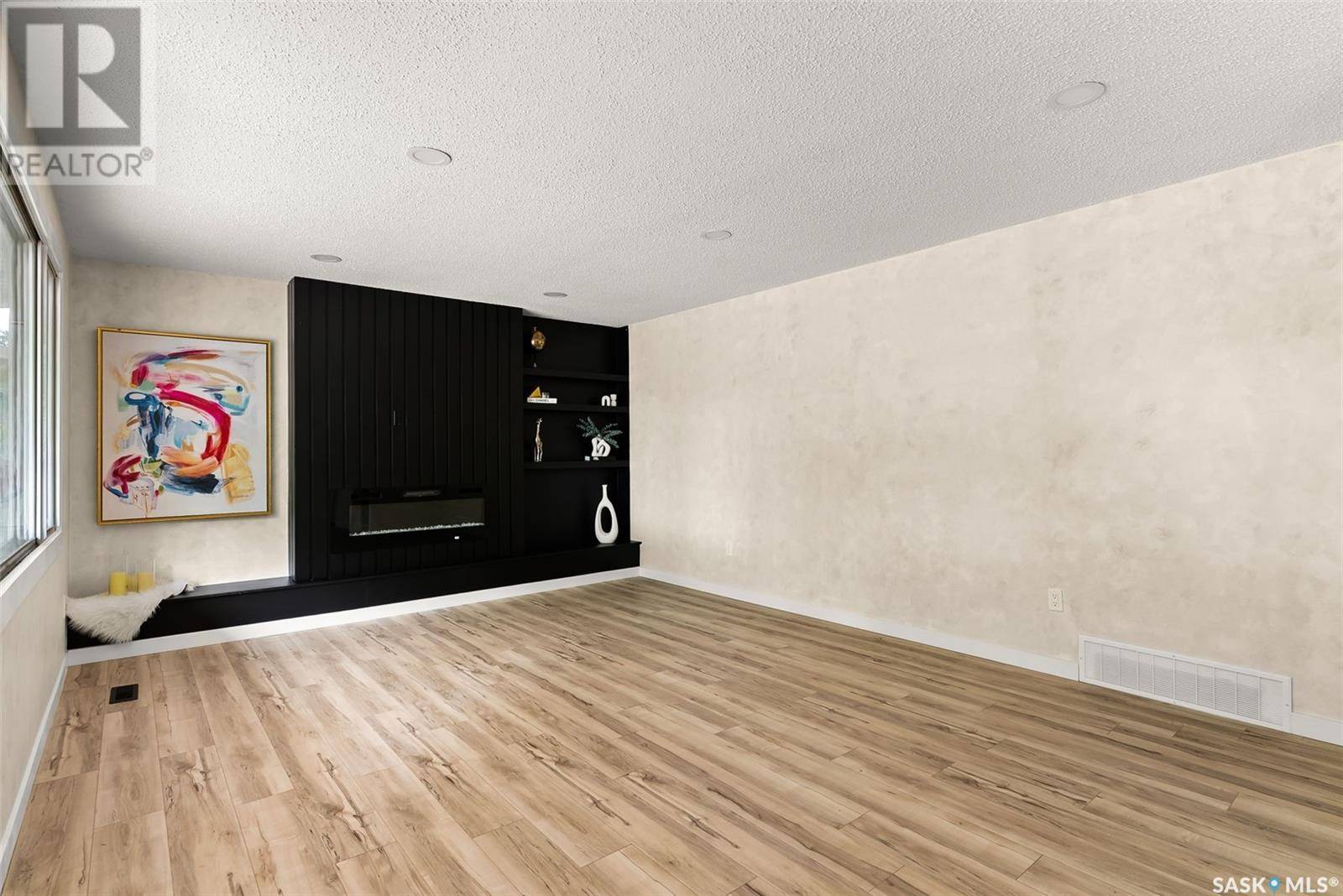 Regina, SK S4R0P6,3230 6th AVENUE N
