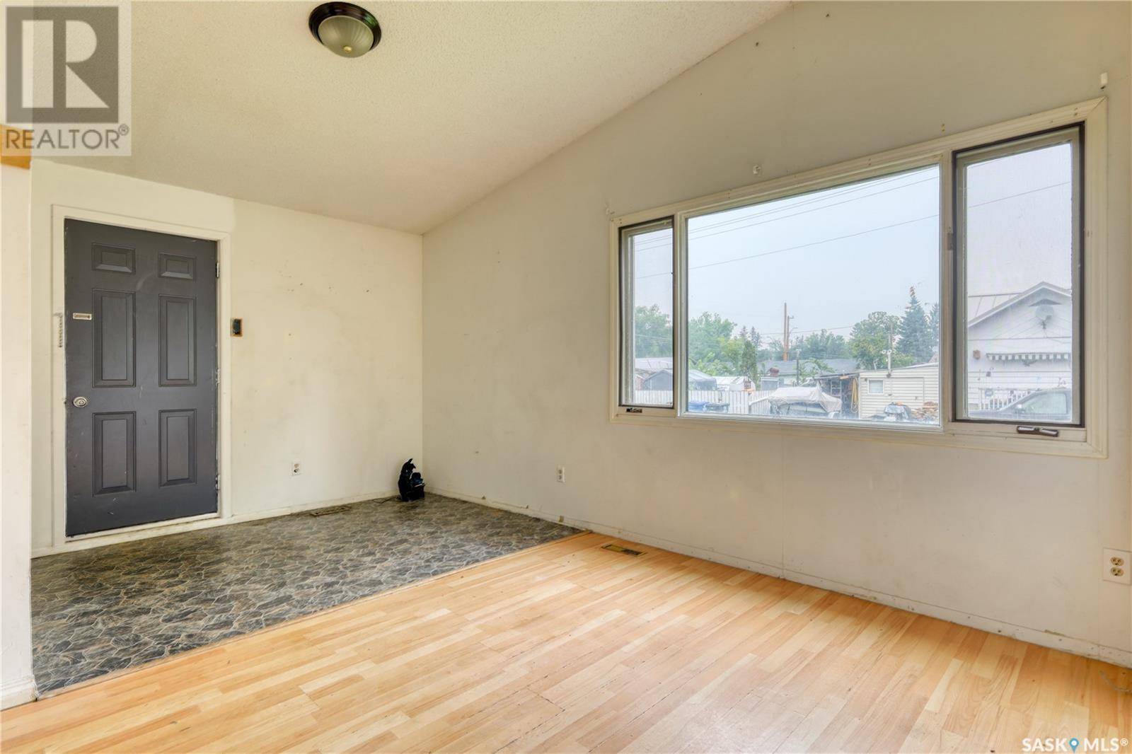 Saskatoon, SK S7L2M6,539 K AVENUE N