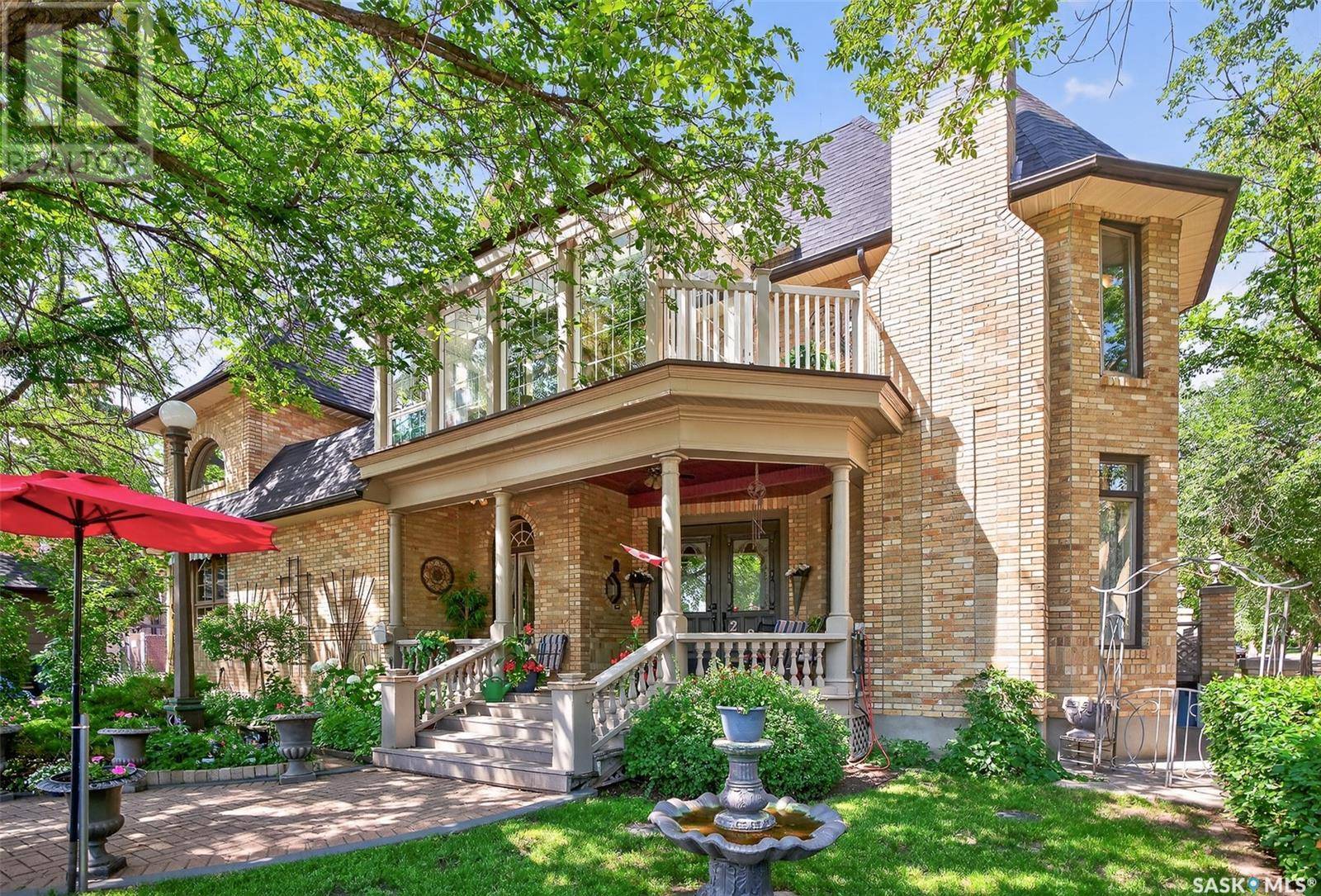 Moose Jaw, SK S6H2R3,220 Hall STREET W