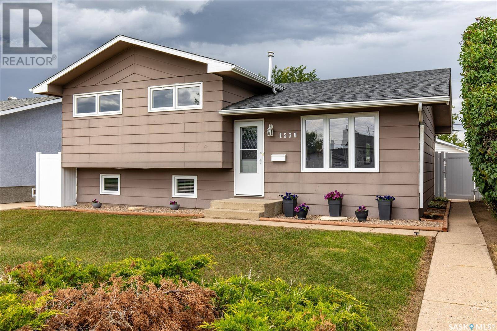 Moose Jaw, SK S6H6N8,1538 DUFFIELD STREET W