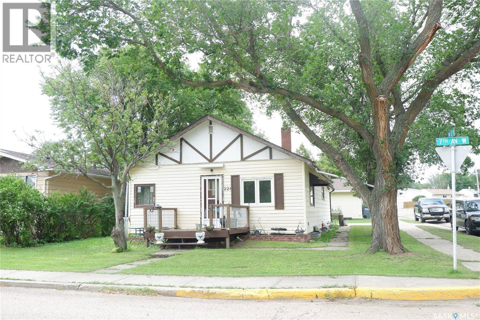 Assiniboia, SK S0H0B0,221 7th AVENUE W