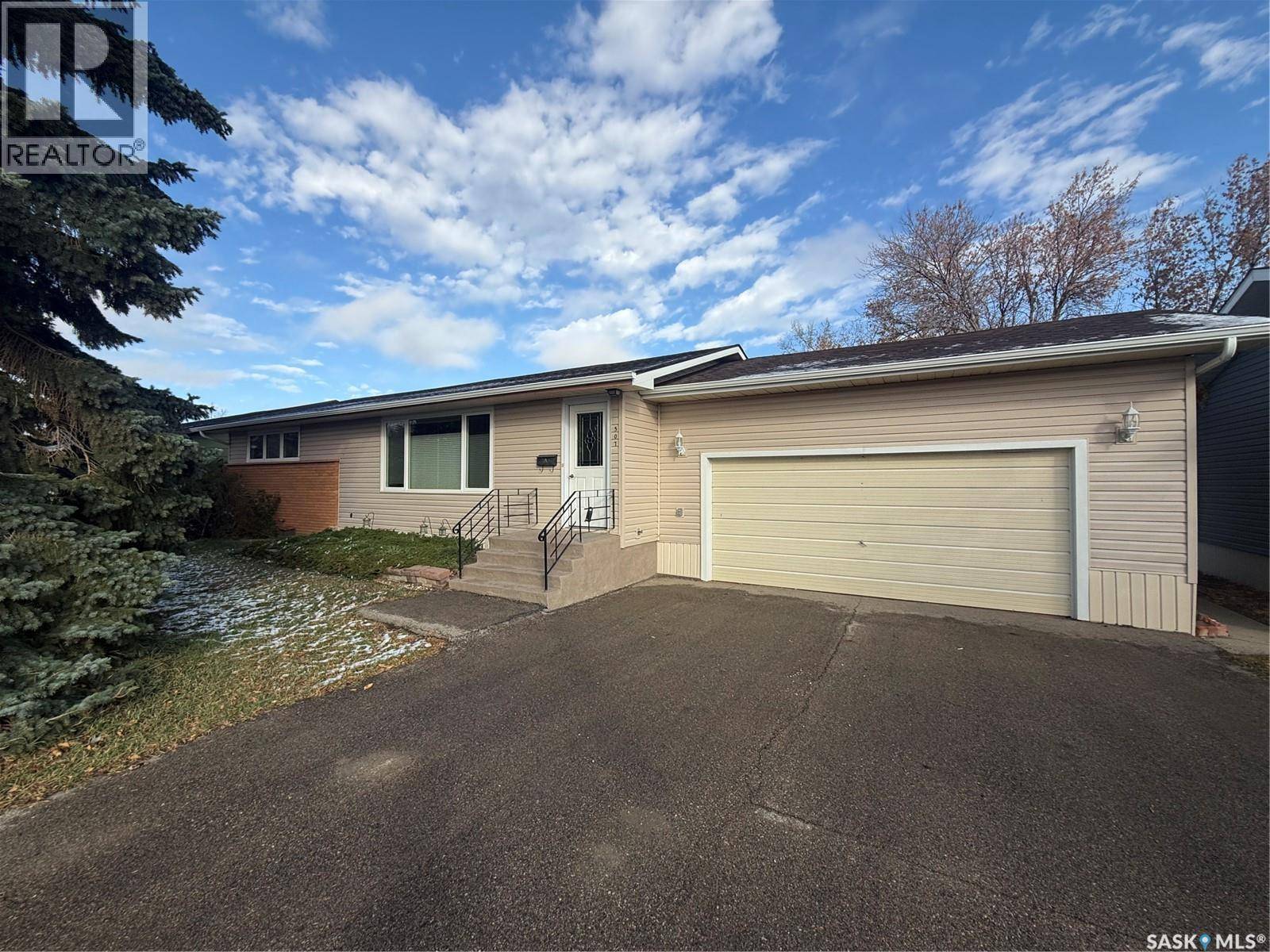 Assiniboia, SK S0H0B0,507 7TH AVENUE E