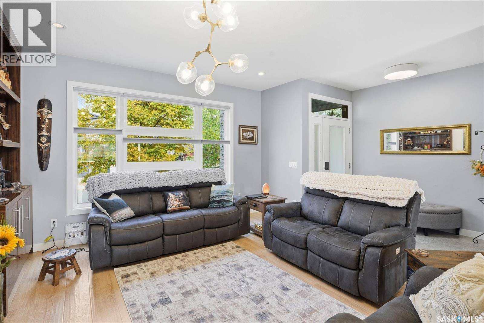 Saskatoon, SK S7H0Z1,1106 7th STREET E