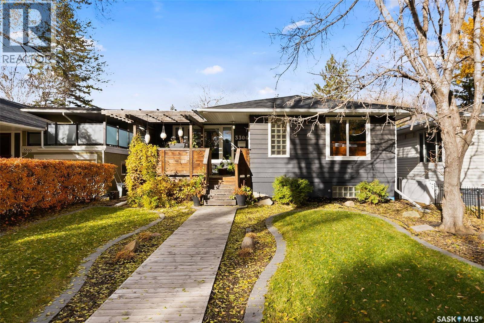 Regina, SK S4S0W7,3304 Hill AVENUE