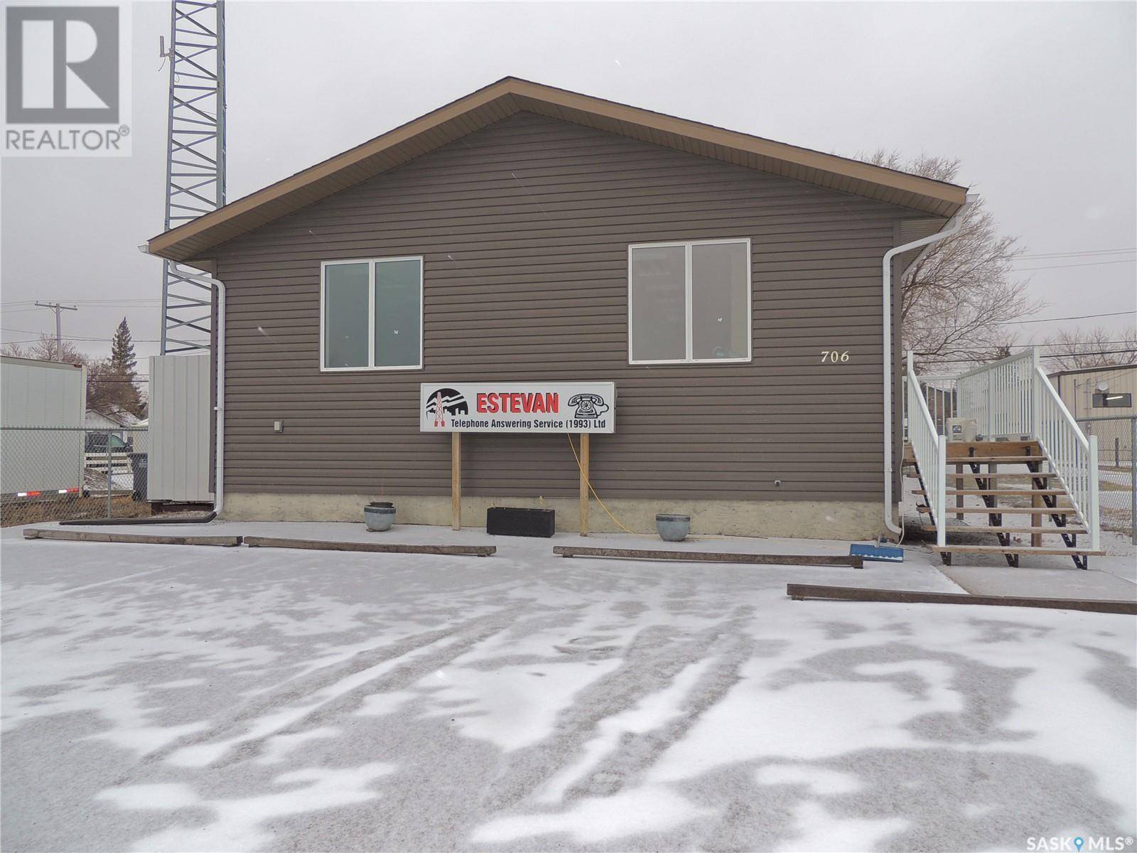 Estevan, SK S4A0Y6,706 5th STREET