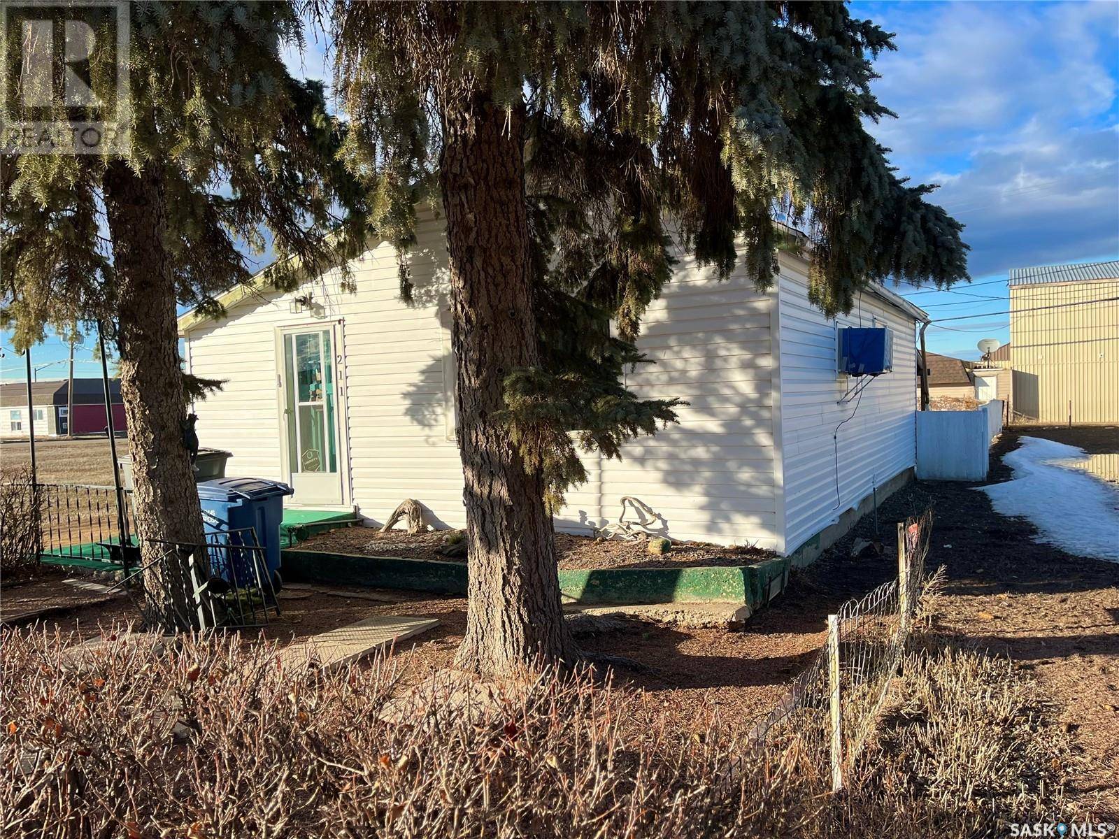 Assiniboia, SK S0H0B0,211 2nd AVENUE E