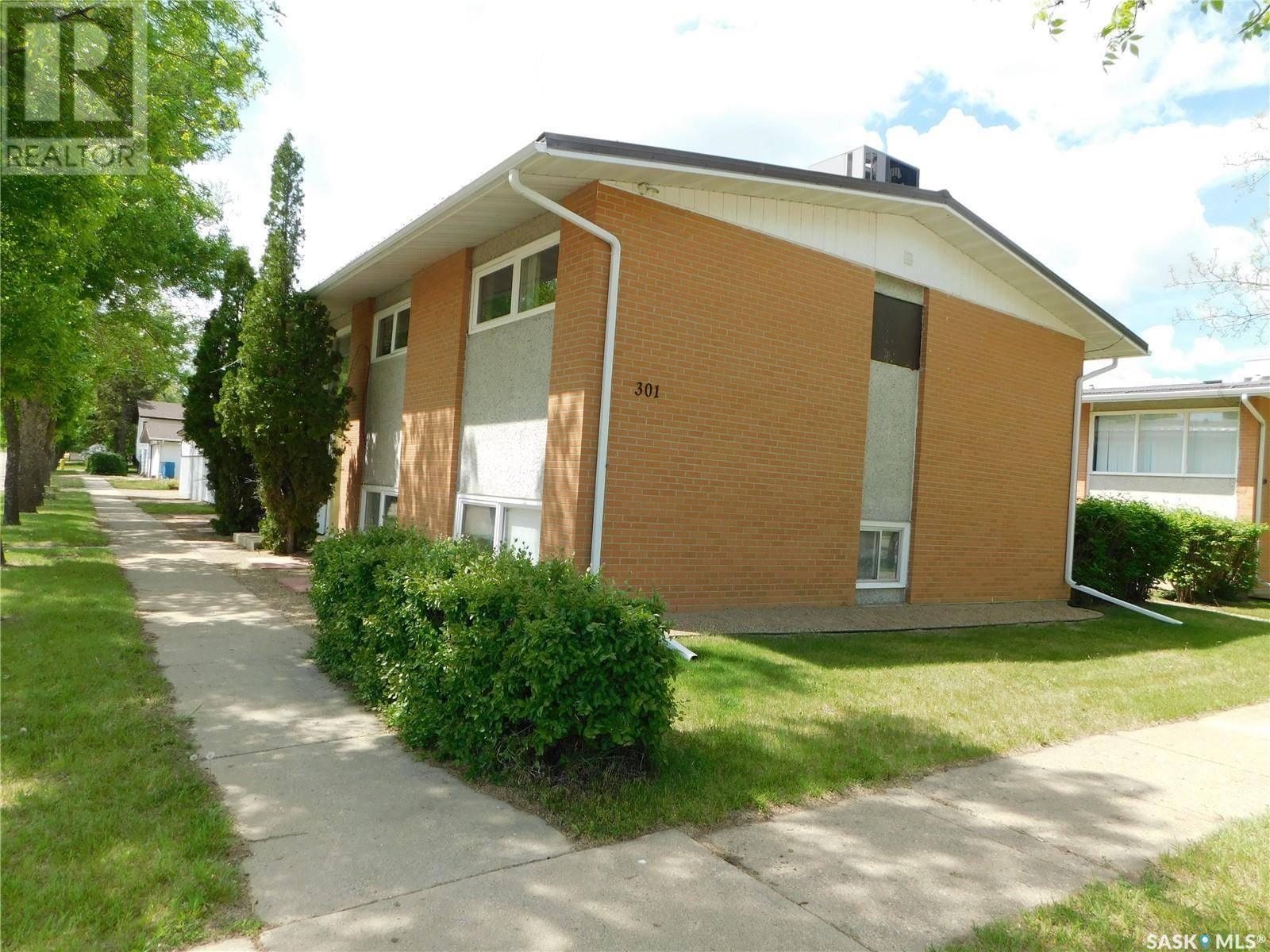 Assiniboia, SK S0H0B0,301 - 309 3rd AVENUE W