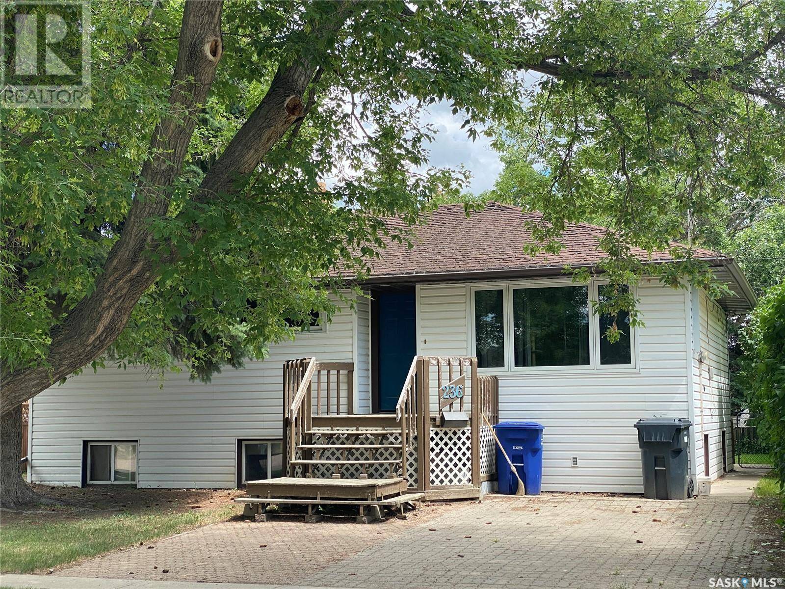 Weyburn, SK S4H1H3,236 10th STREET NE