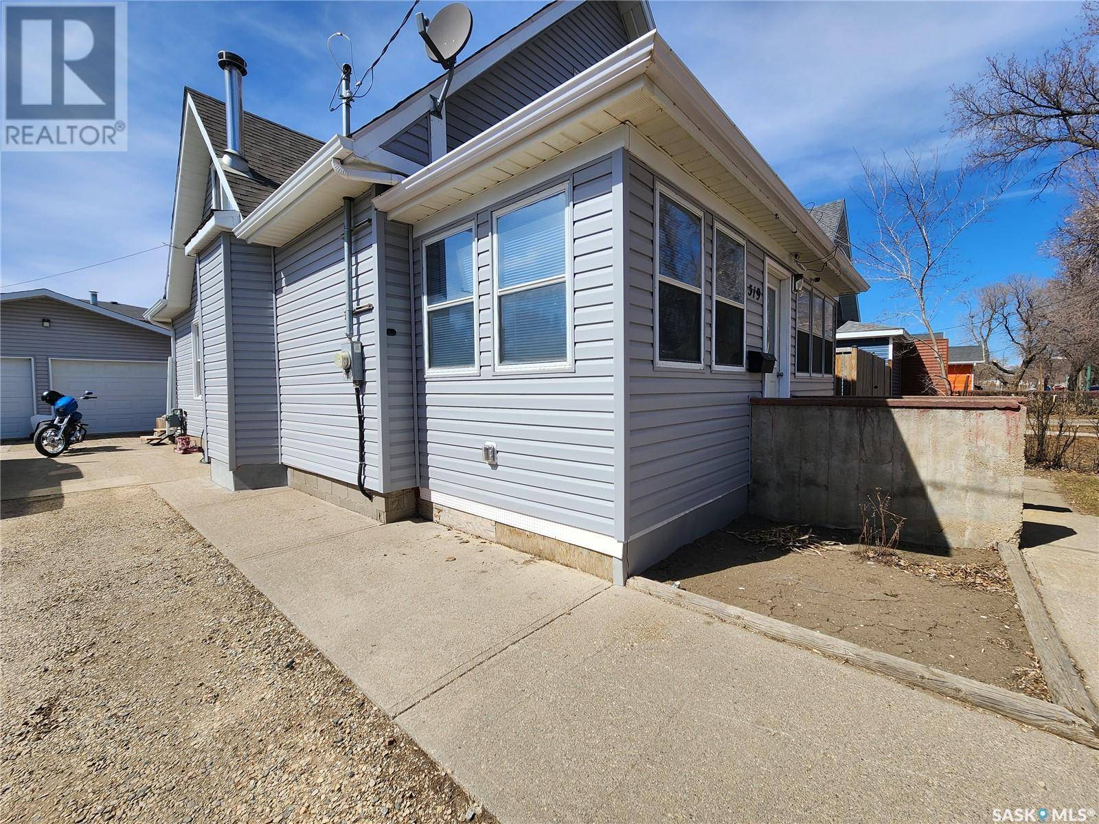 Weyburn, SK S4H0P8,519 KING STREET