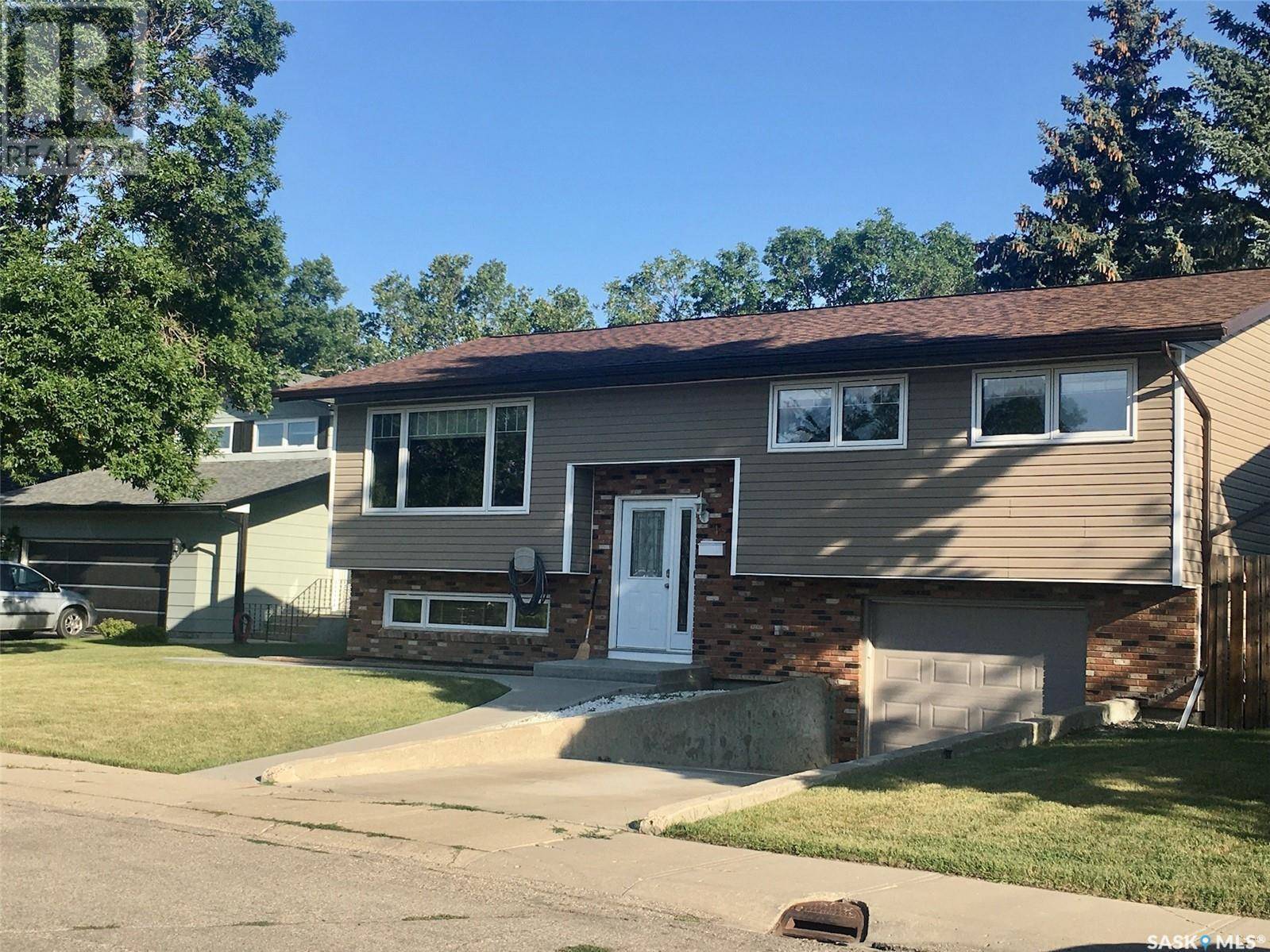 Moose Jaw, SK S6J1A3,43 Buttercup CRESCENT NW