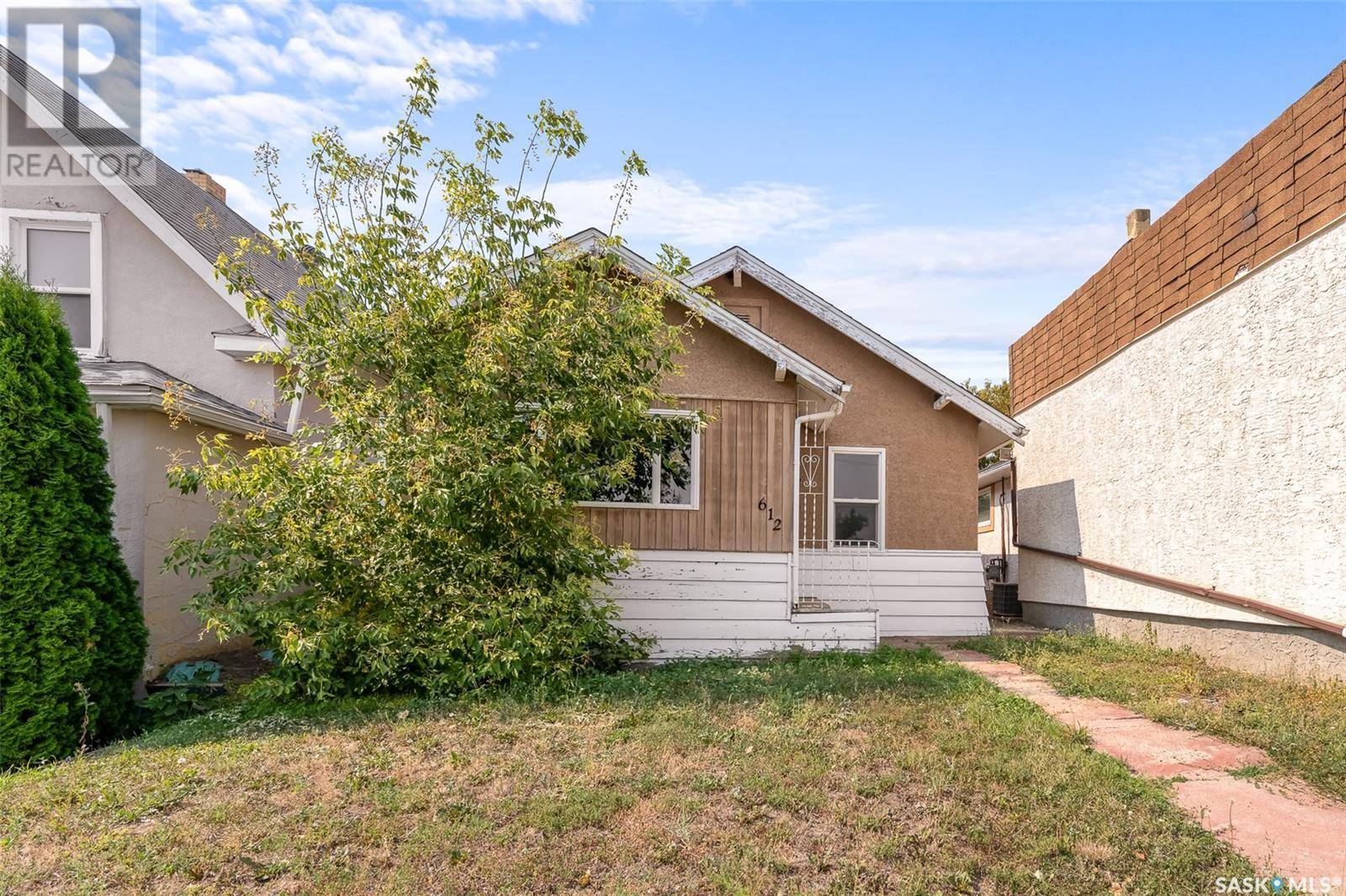 Moose Jaw, SK S6H4H8,612 9th AVENUE NW