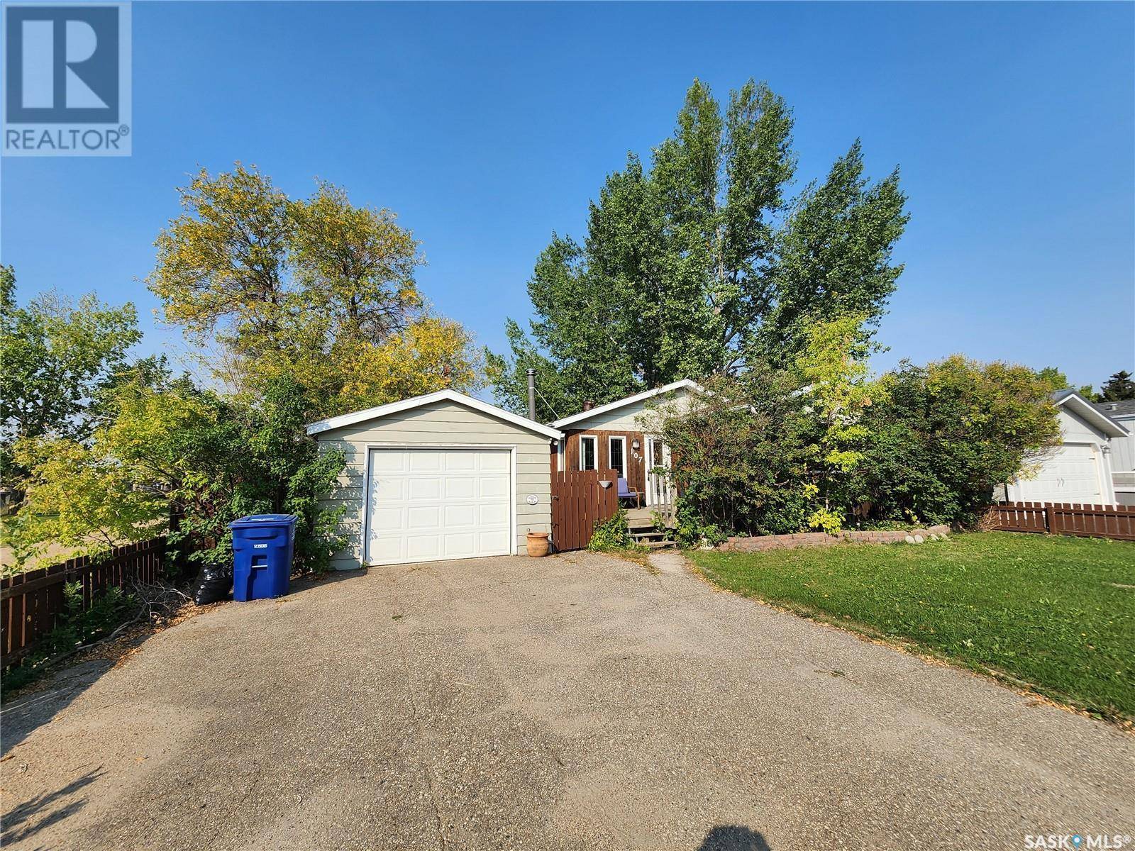 Weyburn, SK S4H2W3,107 18th STREET NE