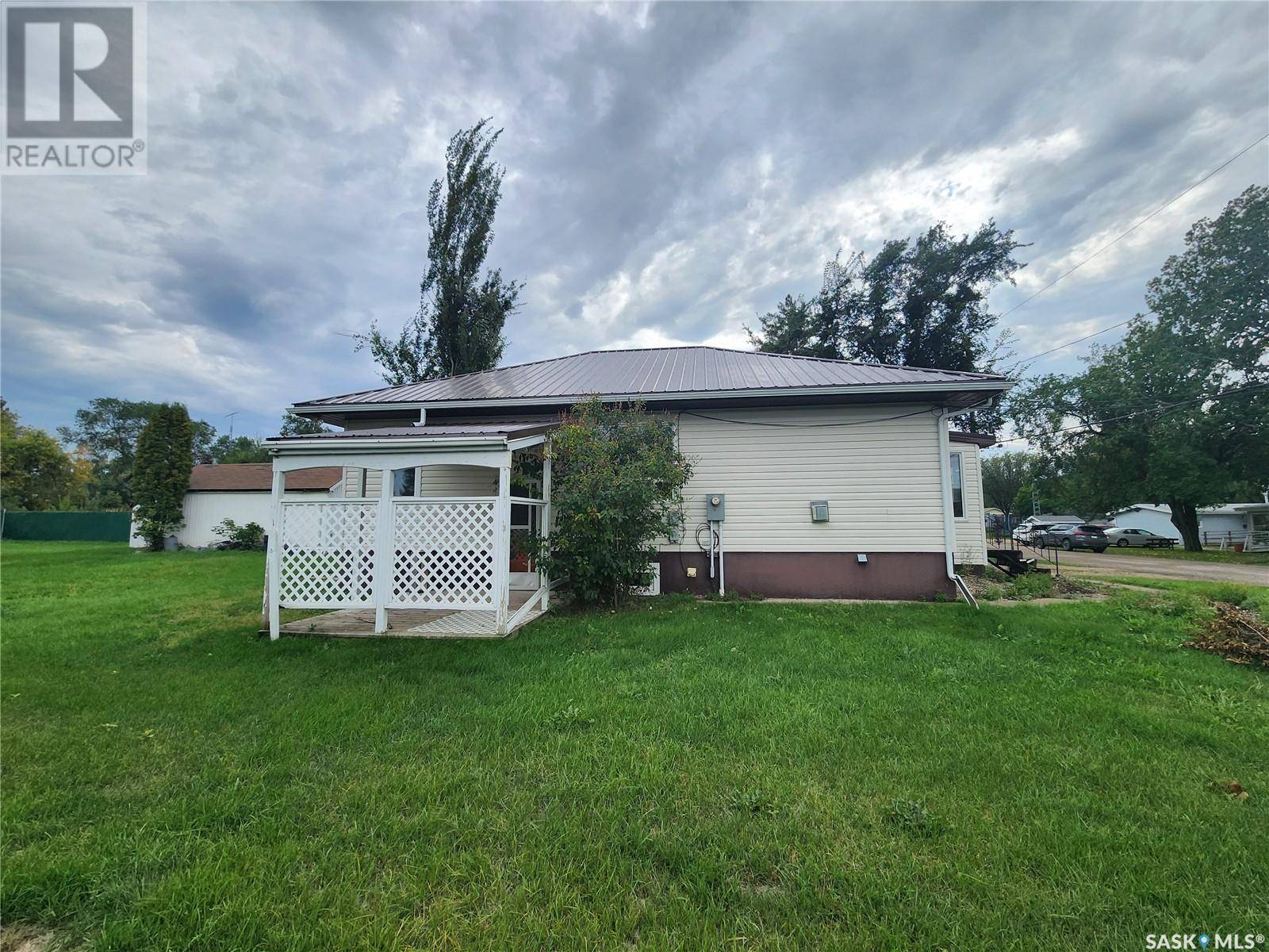 Grenfell, SK S0G2B0,809 Garnet STREET