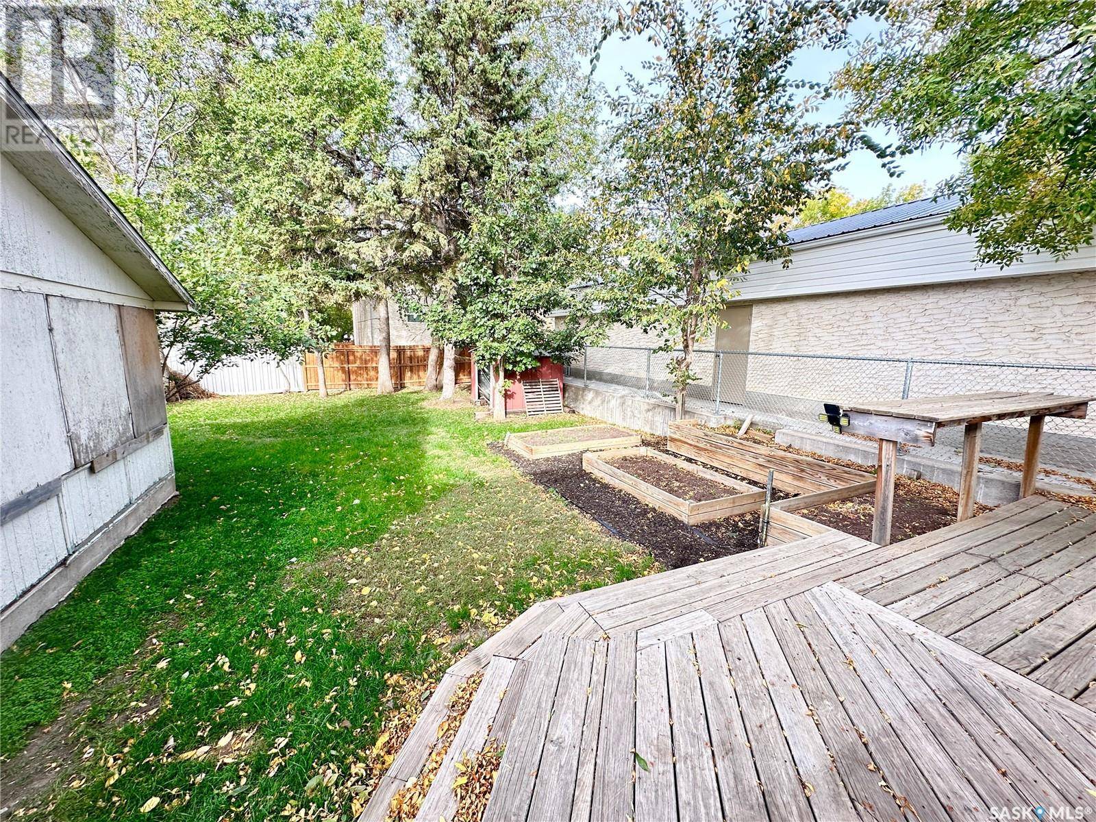 Weyburn, SK S4H0Y4,223 4TH STREET