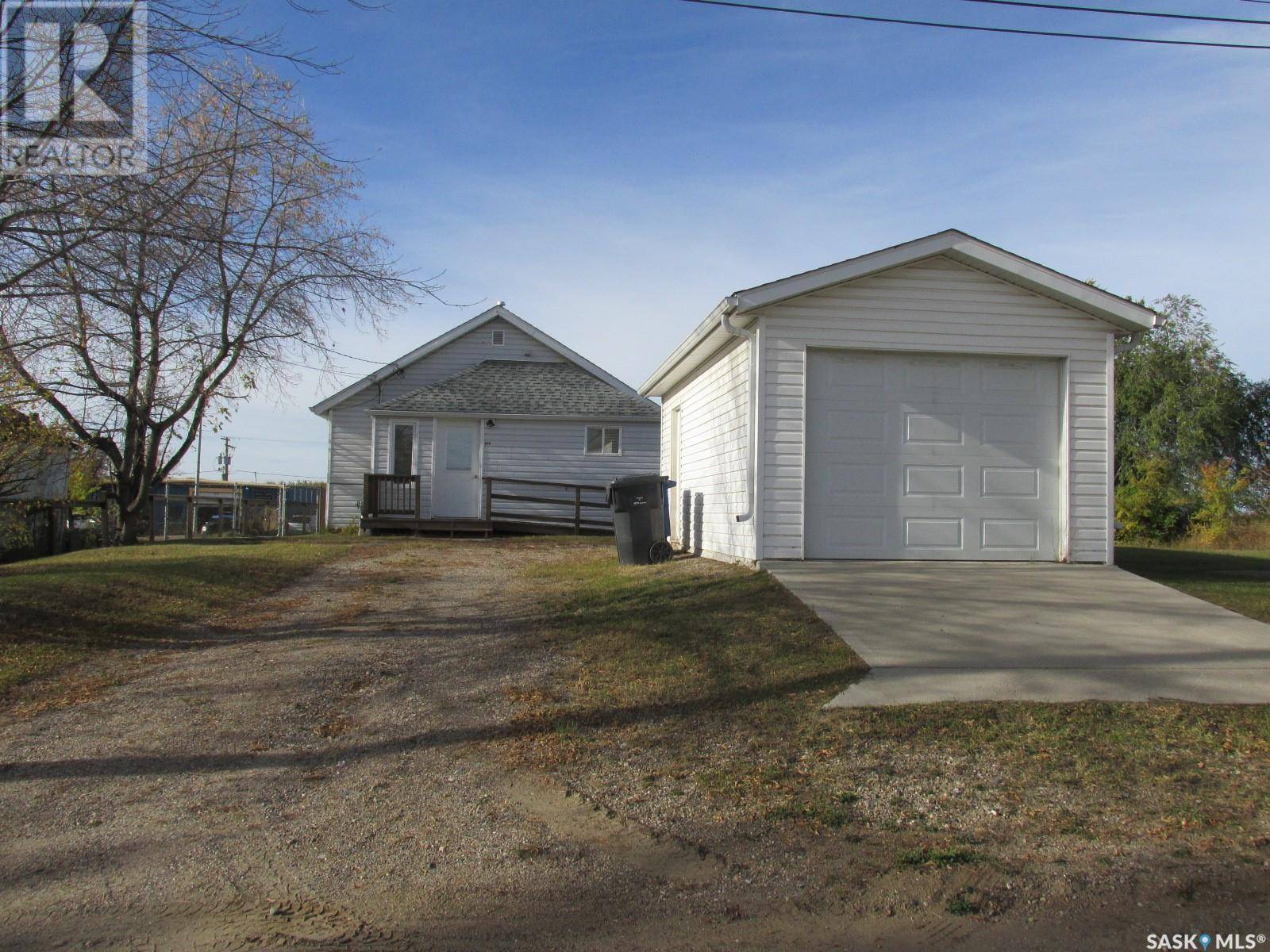 Nipawin, SK S0E1E0,624 1st AVENUE W