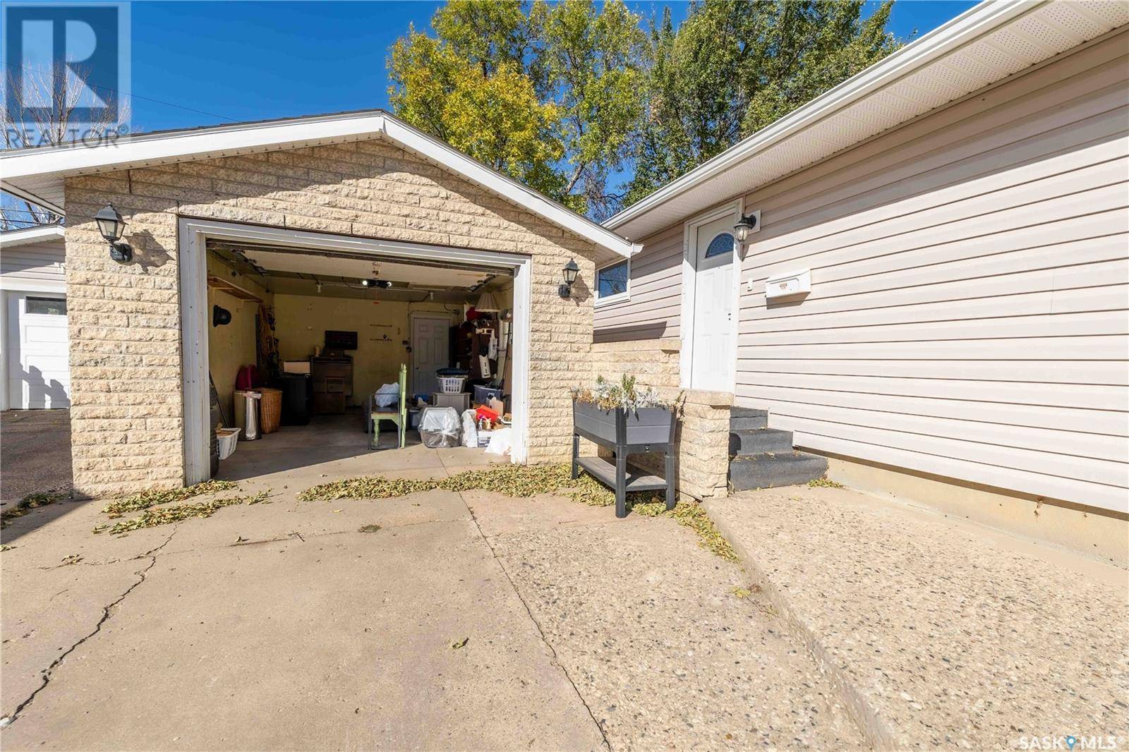 Moose Jaw, SK S6H3C9,1418 Grace STREET