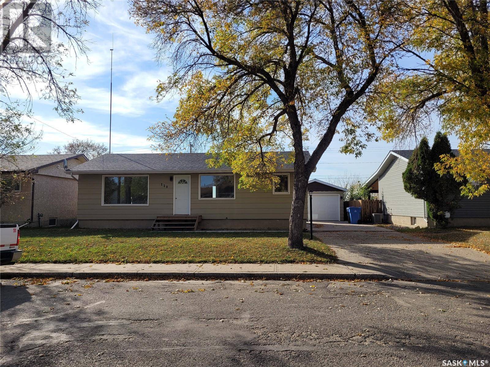 Estevan, SK S4A0B5,120 Perry CRESCENT