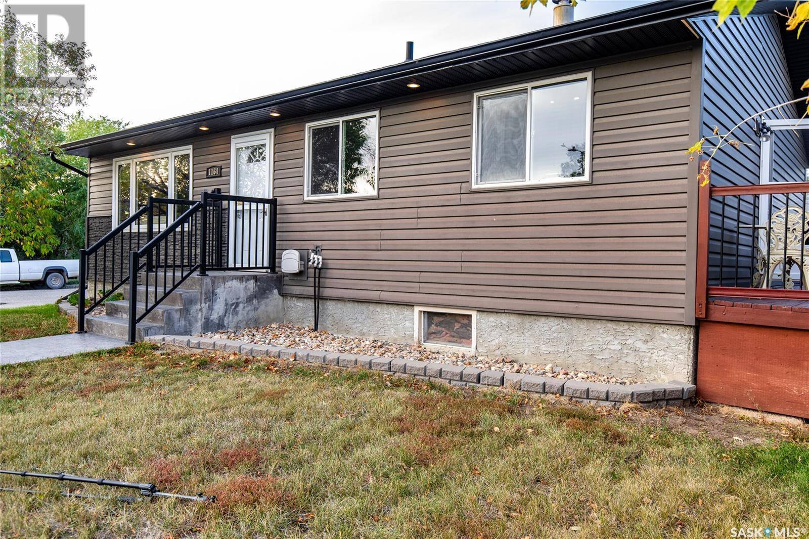 Moose Jaw, SK S6H2J2,1164 Hochelaga STREET W