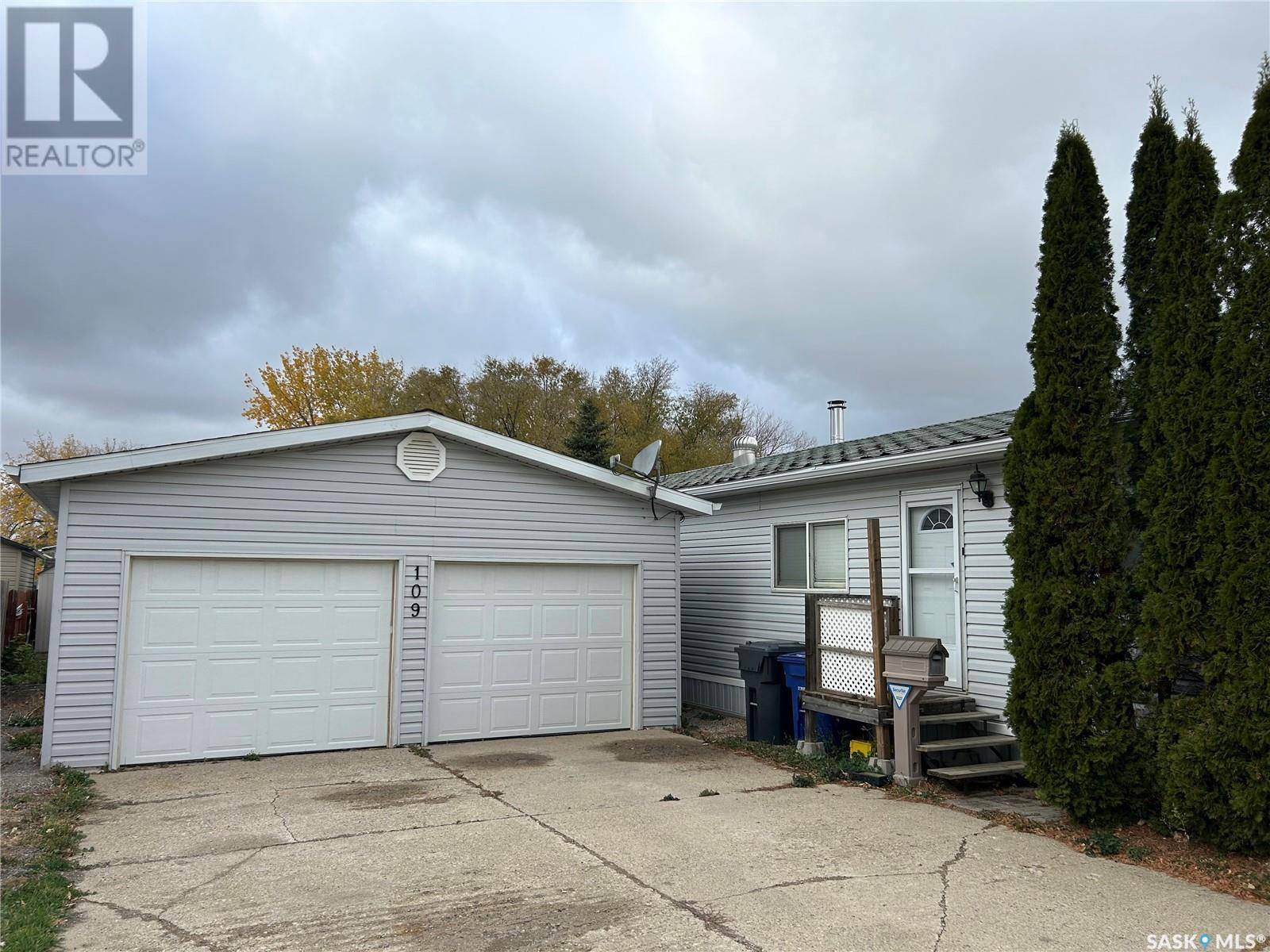 Weyburn, SK S4H2R8,109 Laing CRESCENT