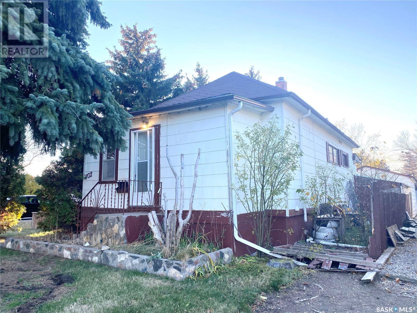 Swift Current, SK S9H0T1,702 3RD AVENUE NW