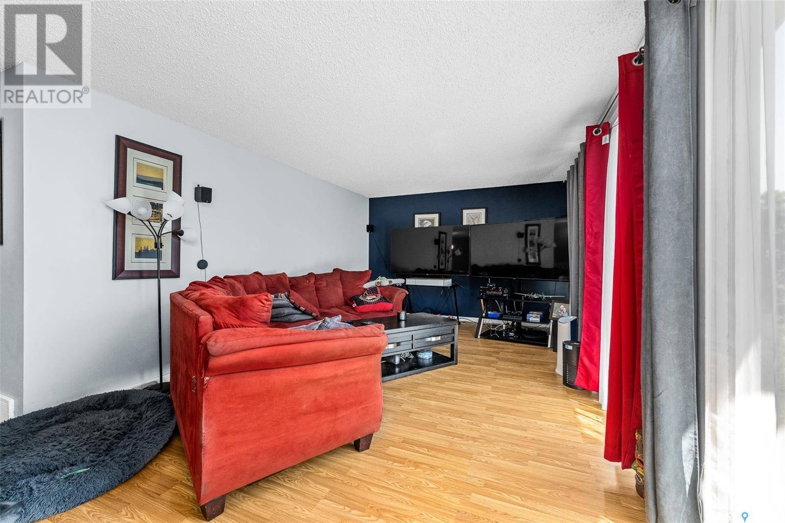 Moose Jaw, SK S6H6G5,1430 Hochelaga STREET W