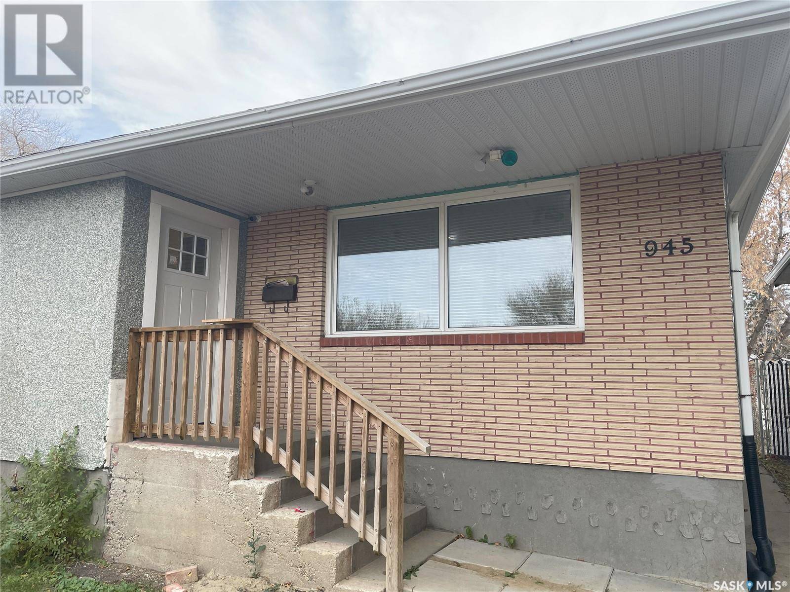 Regina, SK S4T2S5,945 CAMERON STREET