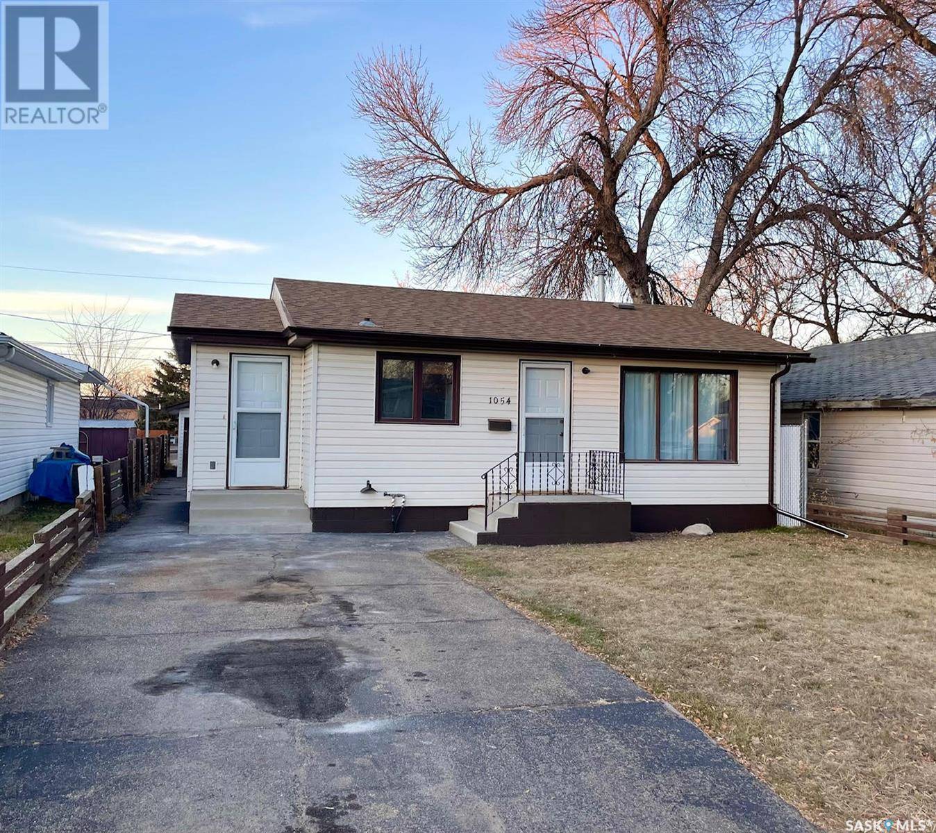 Moose Jaw, SK S6H5P2,1054 Vaughan STREET W