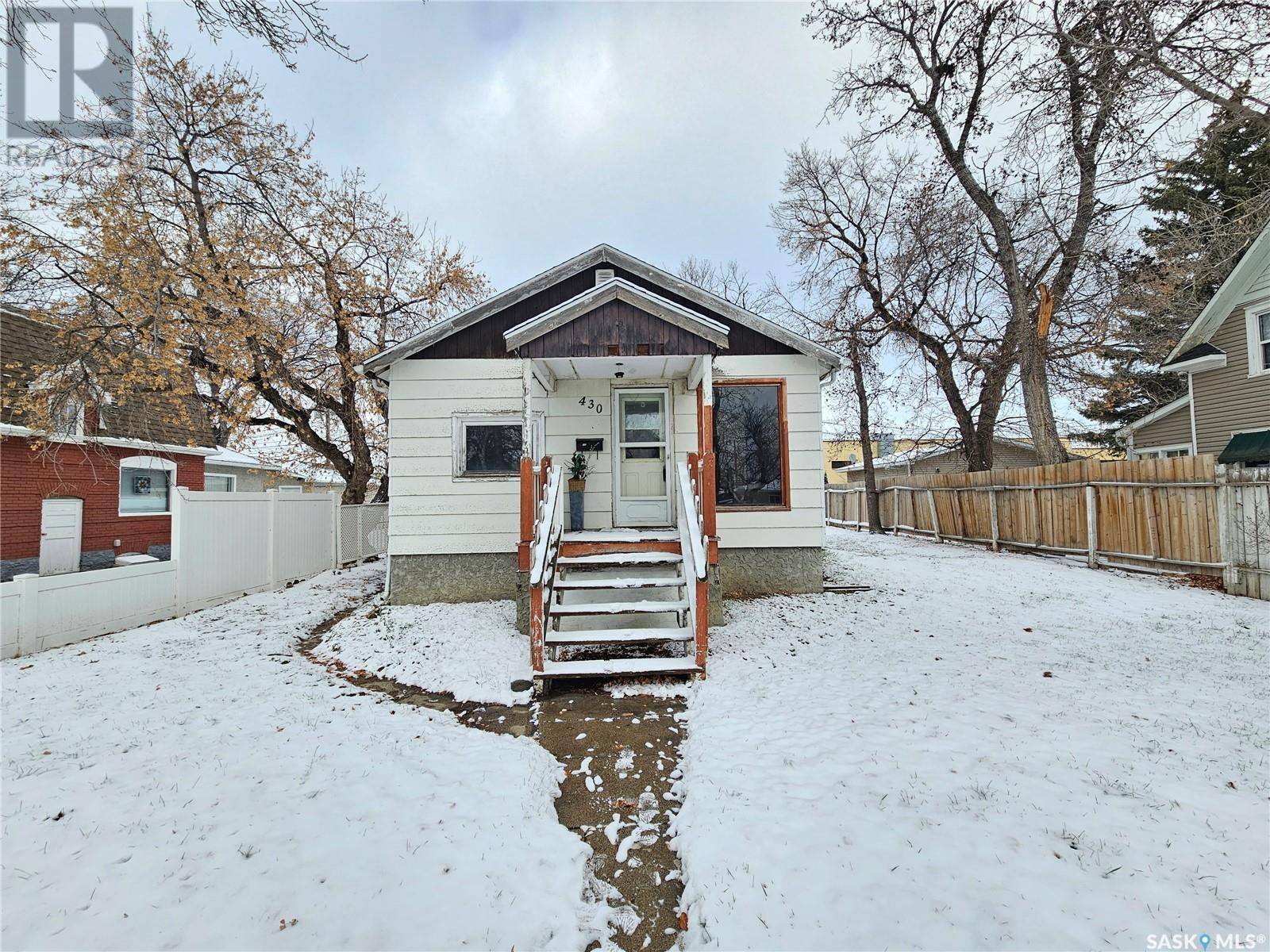 Moose Jaw, SK S6H0J8,430 Stadacona STREET E