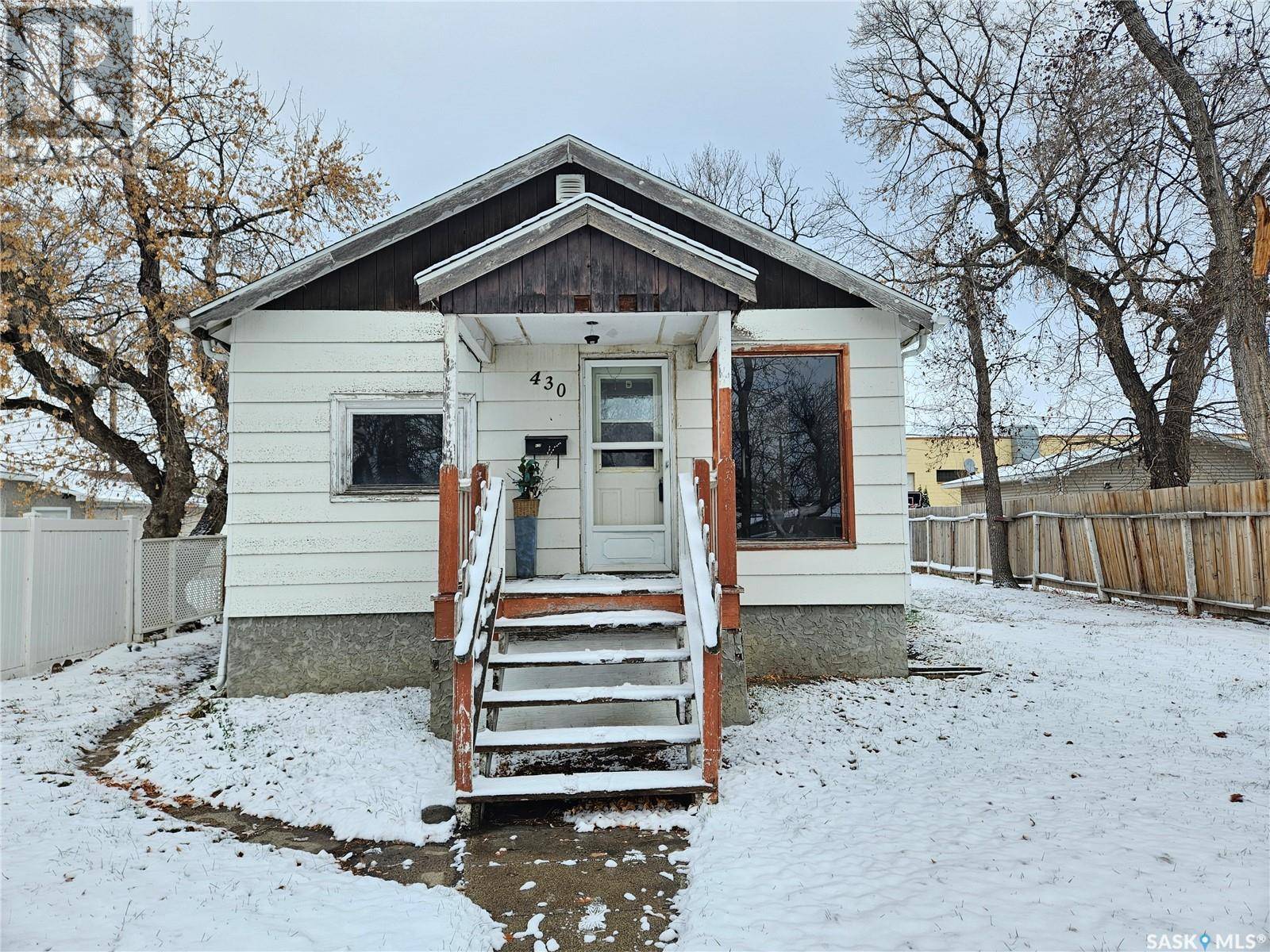 Moose Jaw, SK S6H0J8,430 Stadacona STREET E