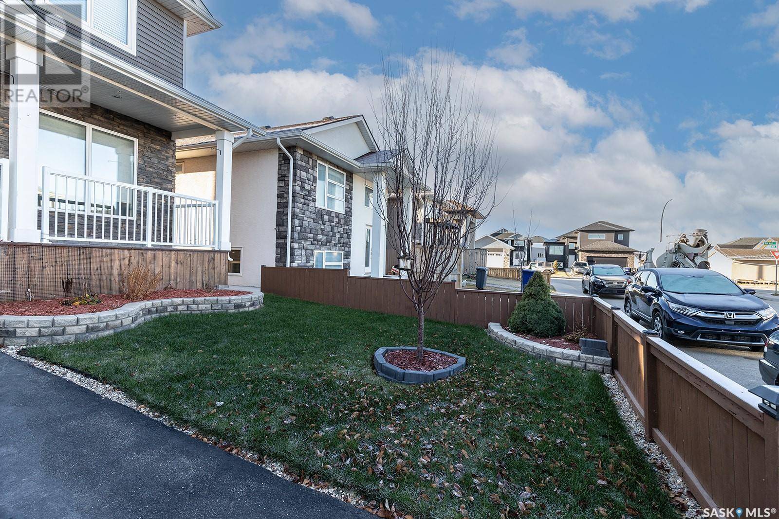 Saskatoon, SK S7L6L4,214 Bentley COURT