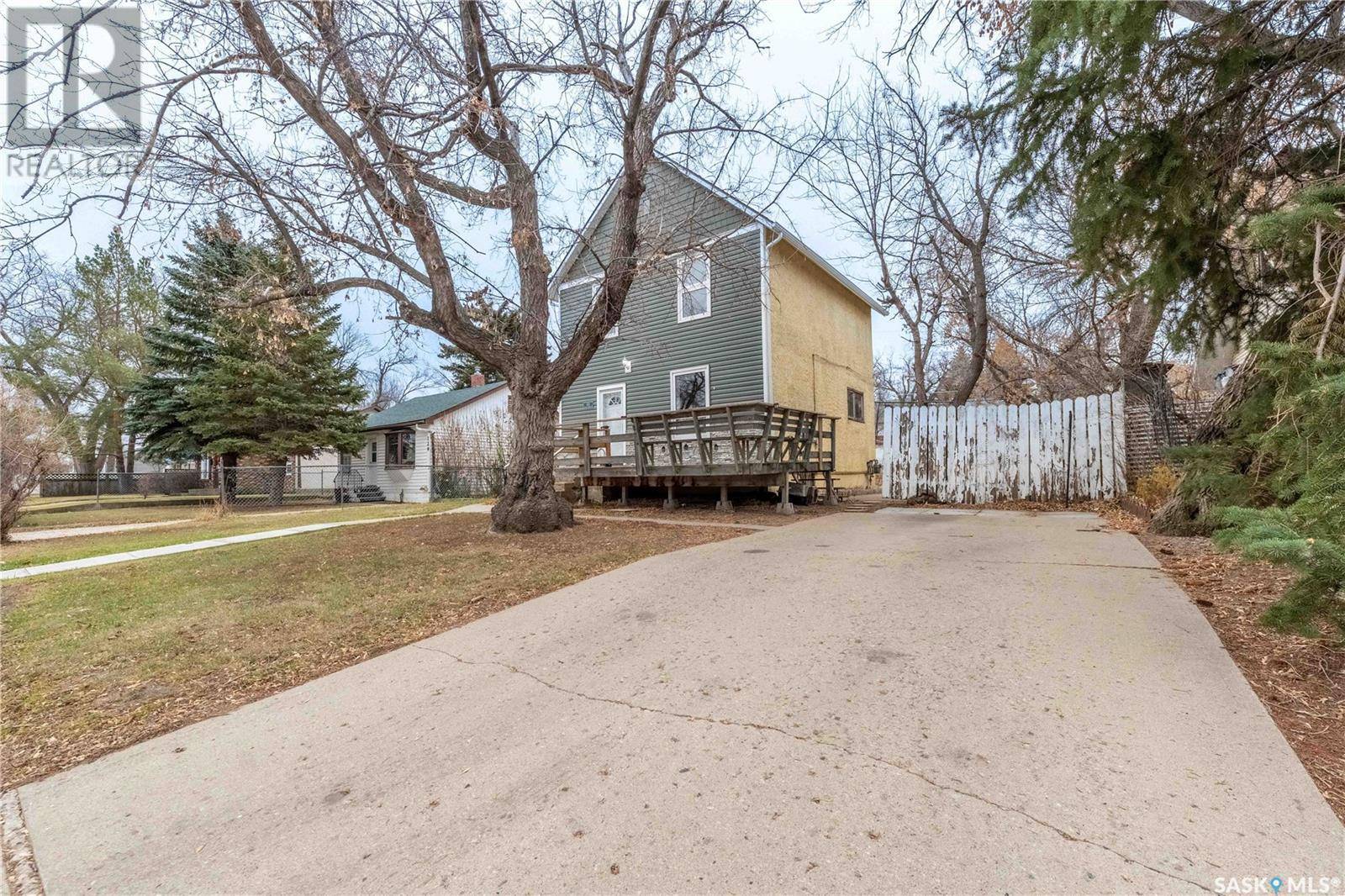 Moose Jaw, SK S6H5V2,121 LILLOOET STREET E