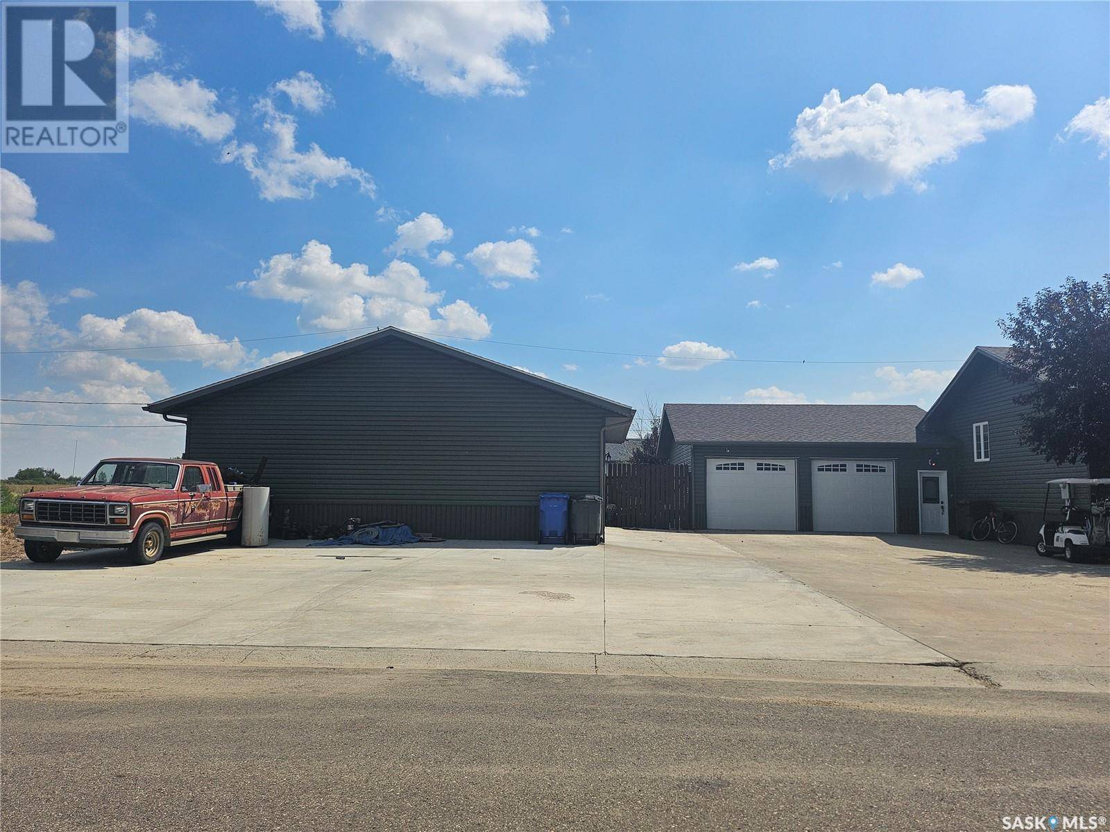 Lampman, SK S0C1N0,406 First AVENUE E