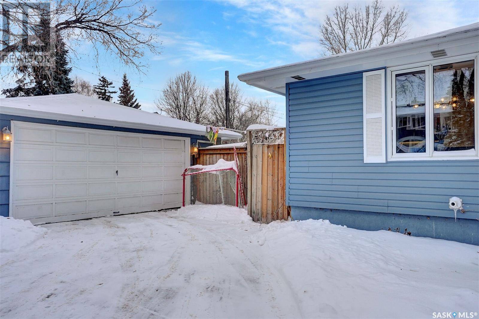 Regina, SK S4S5S4,215 McKee CRESCENT