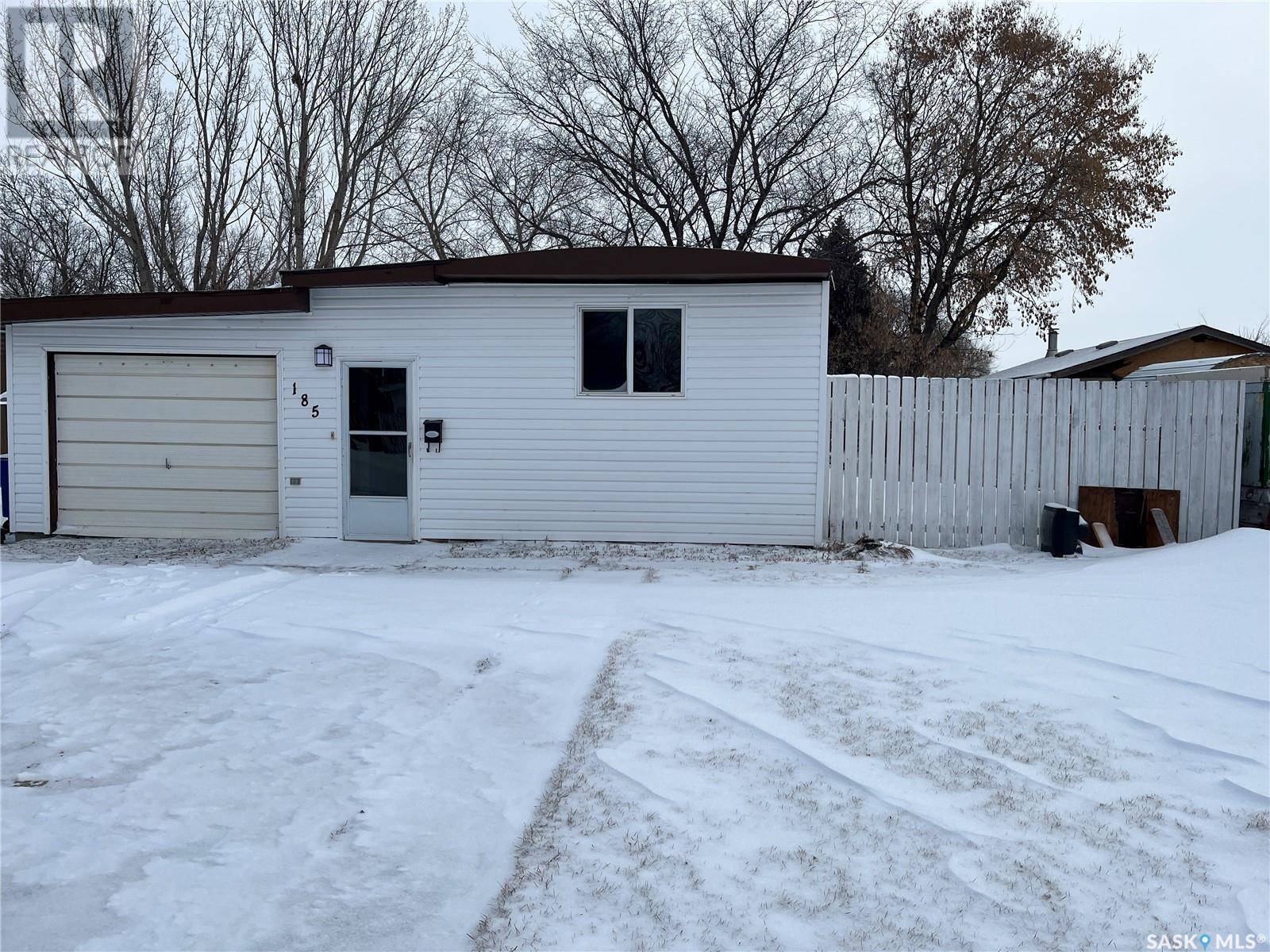 Weyburn, SK S4H2R8,185 Laing CRESCENT