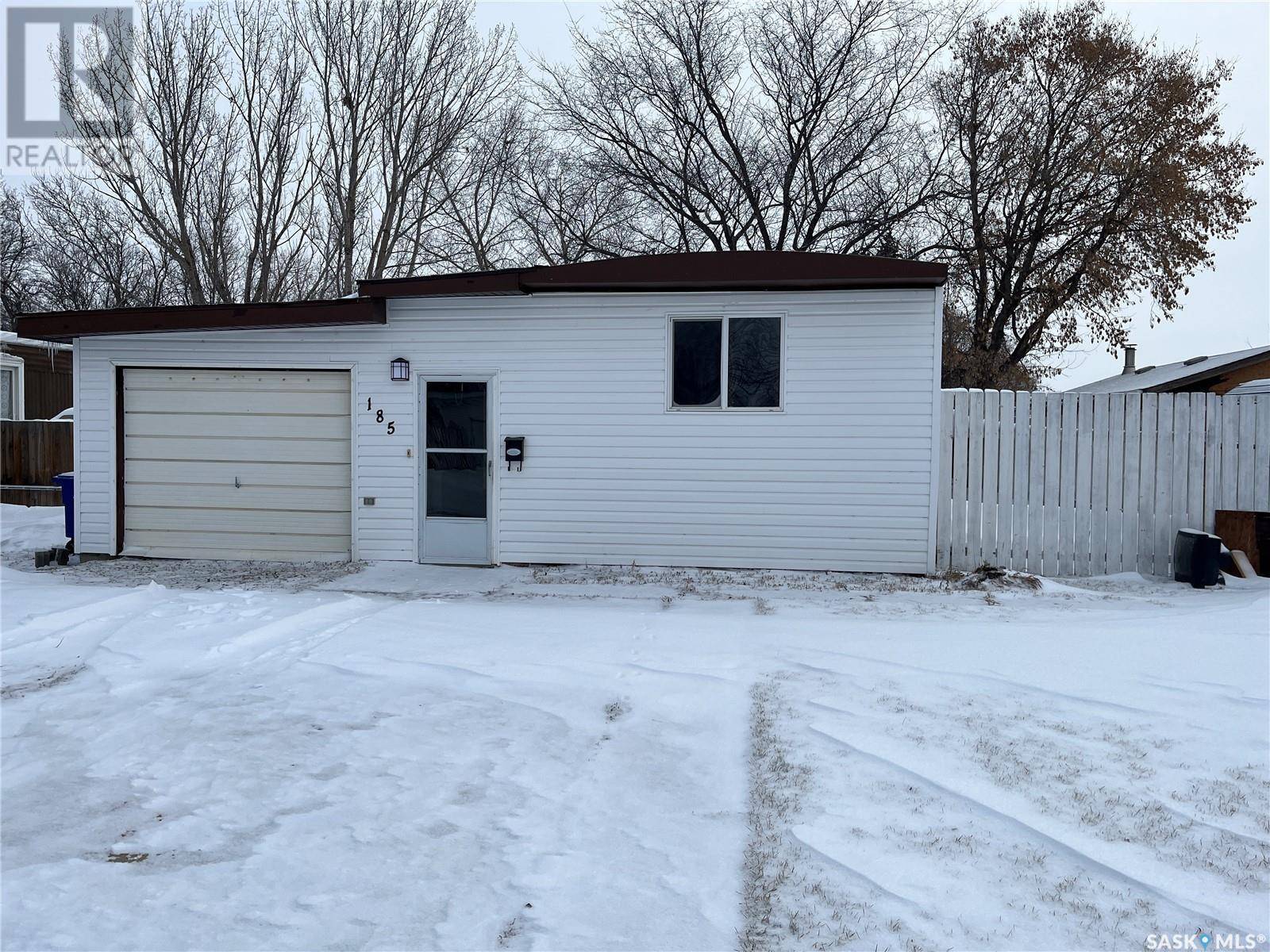 Weyburn, SK S4H2R8,185 Laing CRESCENT