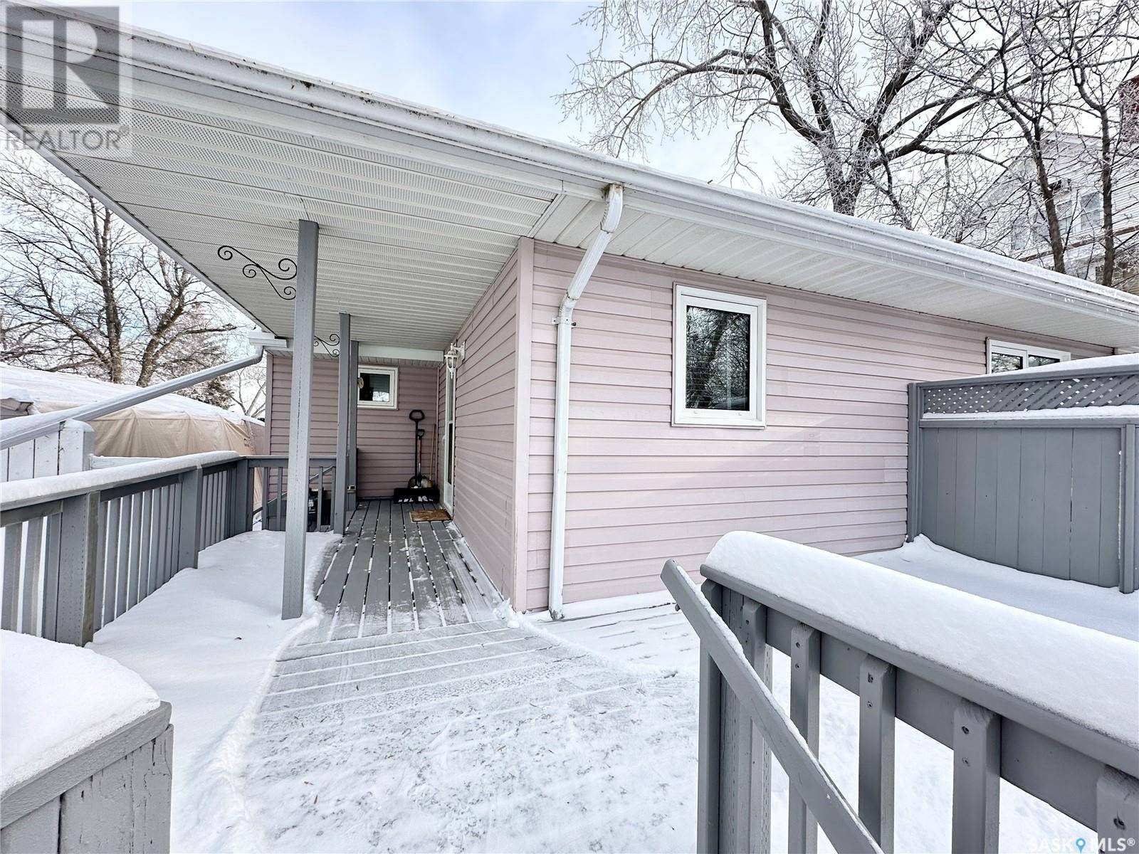 Weyburn, SK S4H2G4,811 4th STREET S