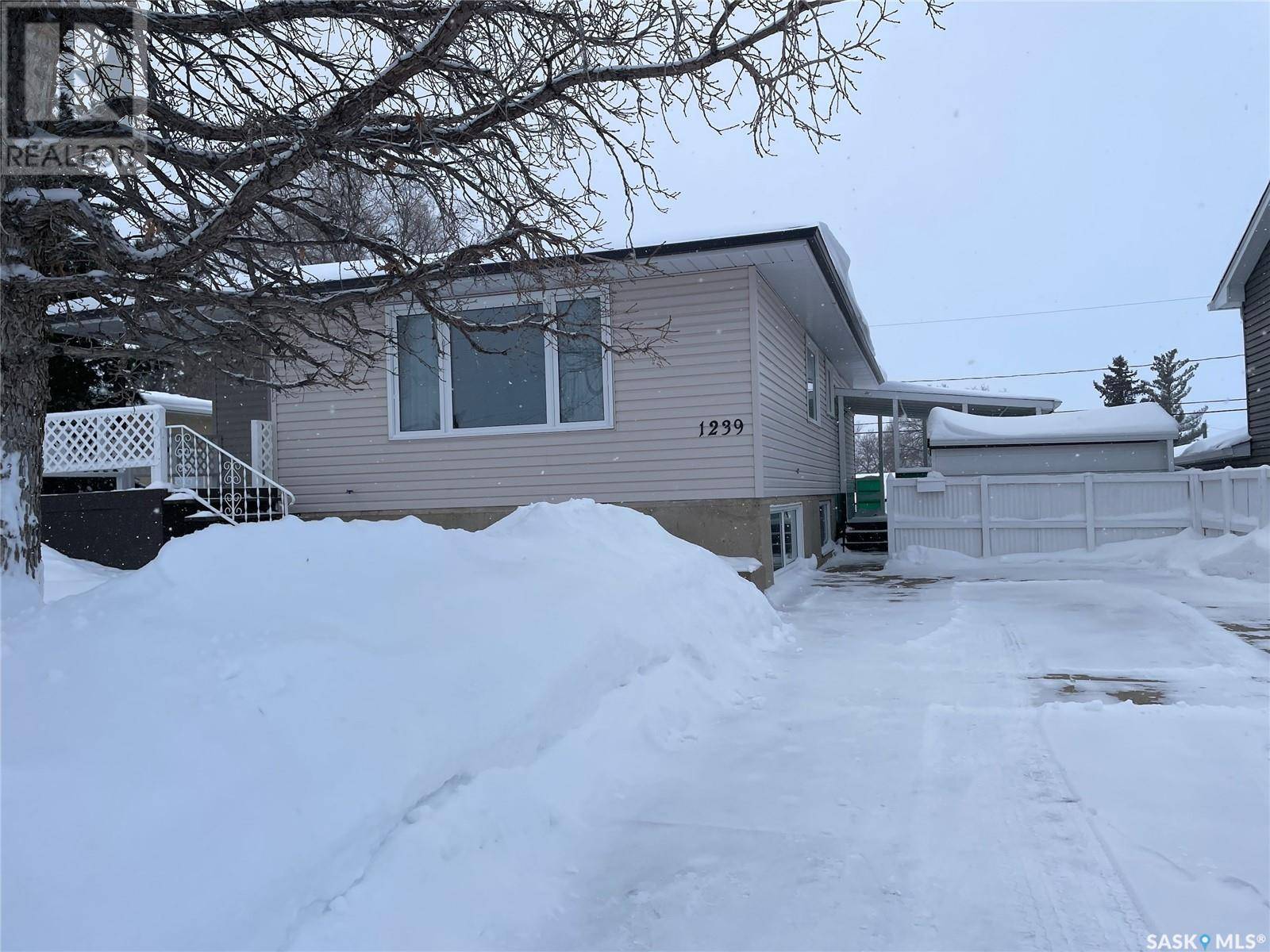 Moose Jaw, SK S6H2J5,1239 Hochelaga STREET W