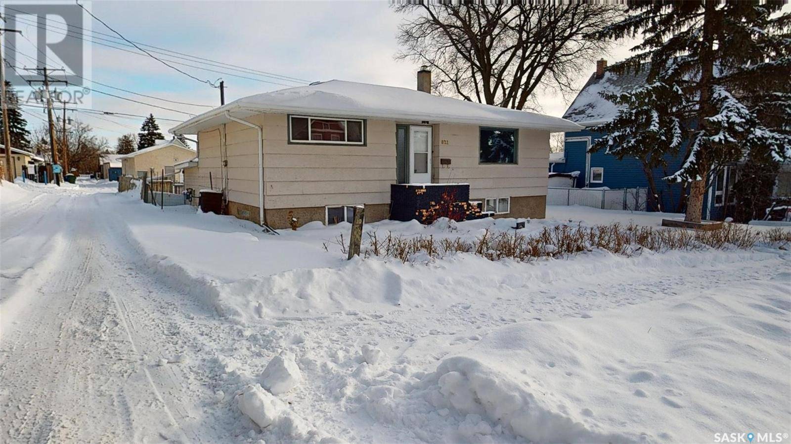 Moose Jaw, SK S6H3Y3,821 5th AVENUE NW