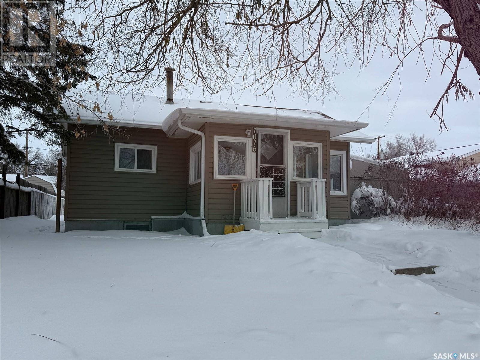 Moose Jaw, SK S6H0L1,1016 Stadacona STREET E