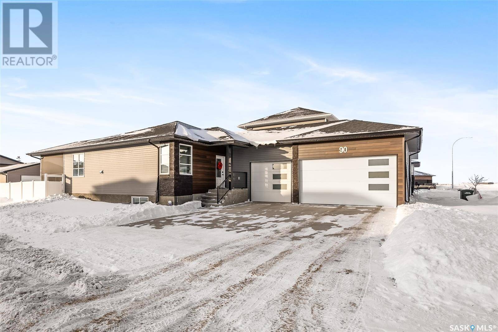 Moose Jaw, SK S6J0E3,90 Clunie COURT