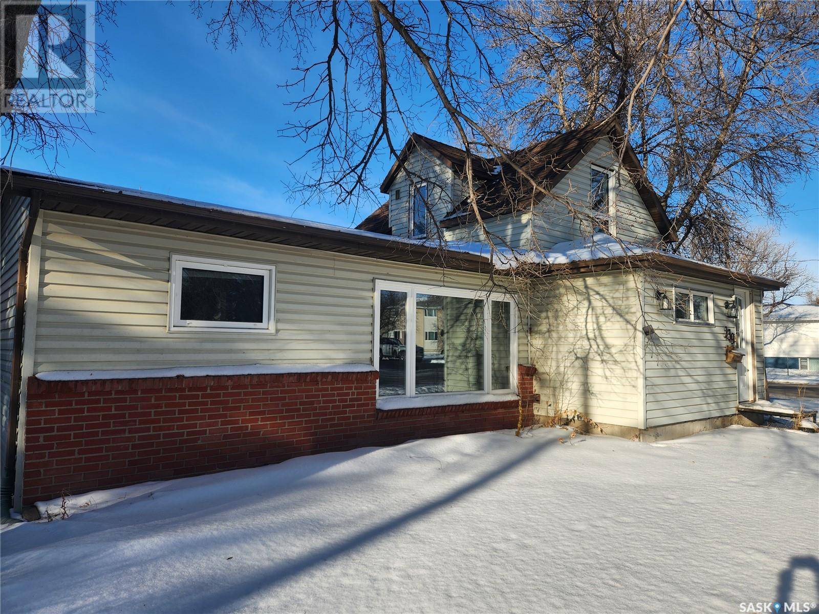 Weyburn, SK S4H1H2,239 10th STREET N