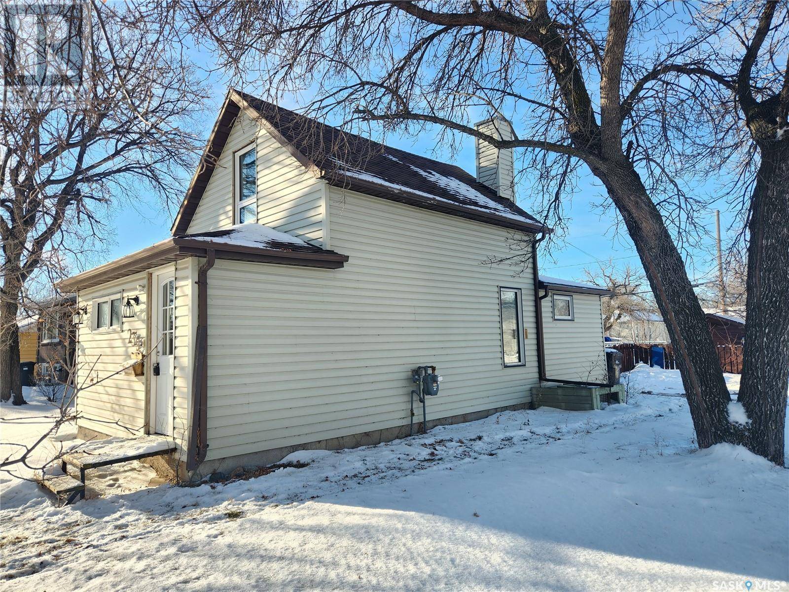 Weyburn, SK S4H1H2,239 10th STREET N