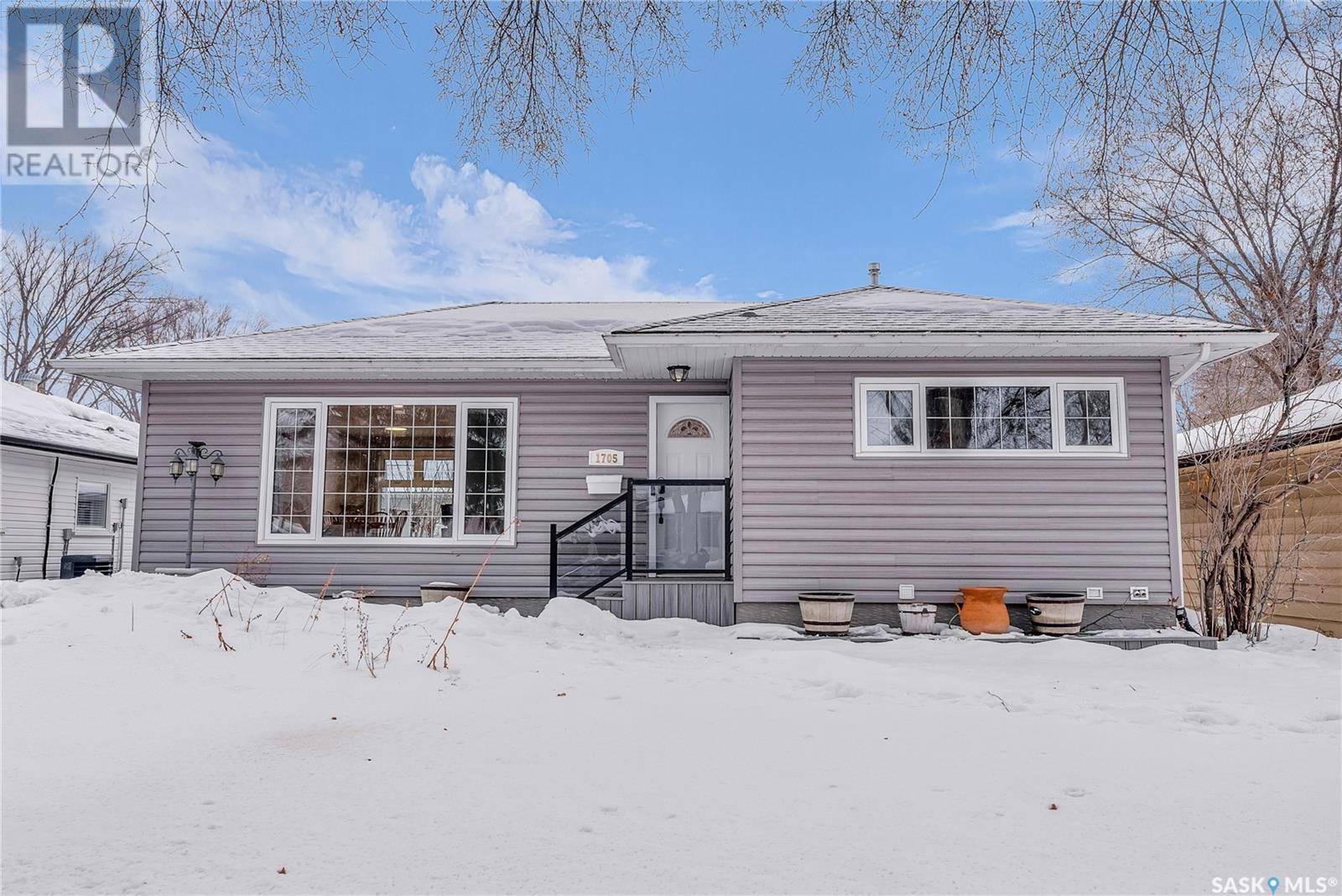 Saskatoon, SK S7H2R5,1705 Louise AVENUE