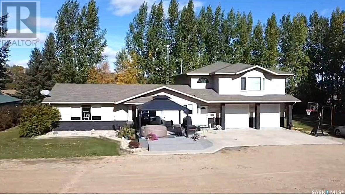 Annaheim, SK S0K0G0,330 3rd STREET E