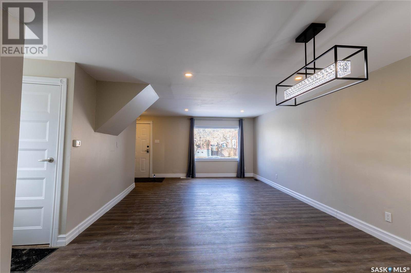 Moose Jaw, SK S6H1X7,447 Ominica STREET W